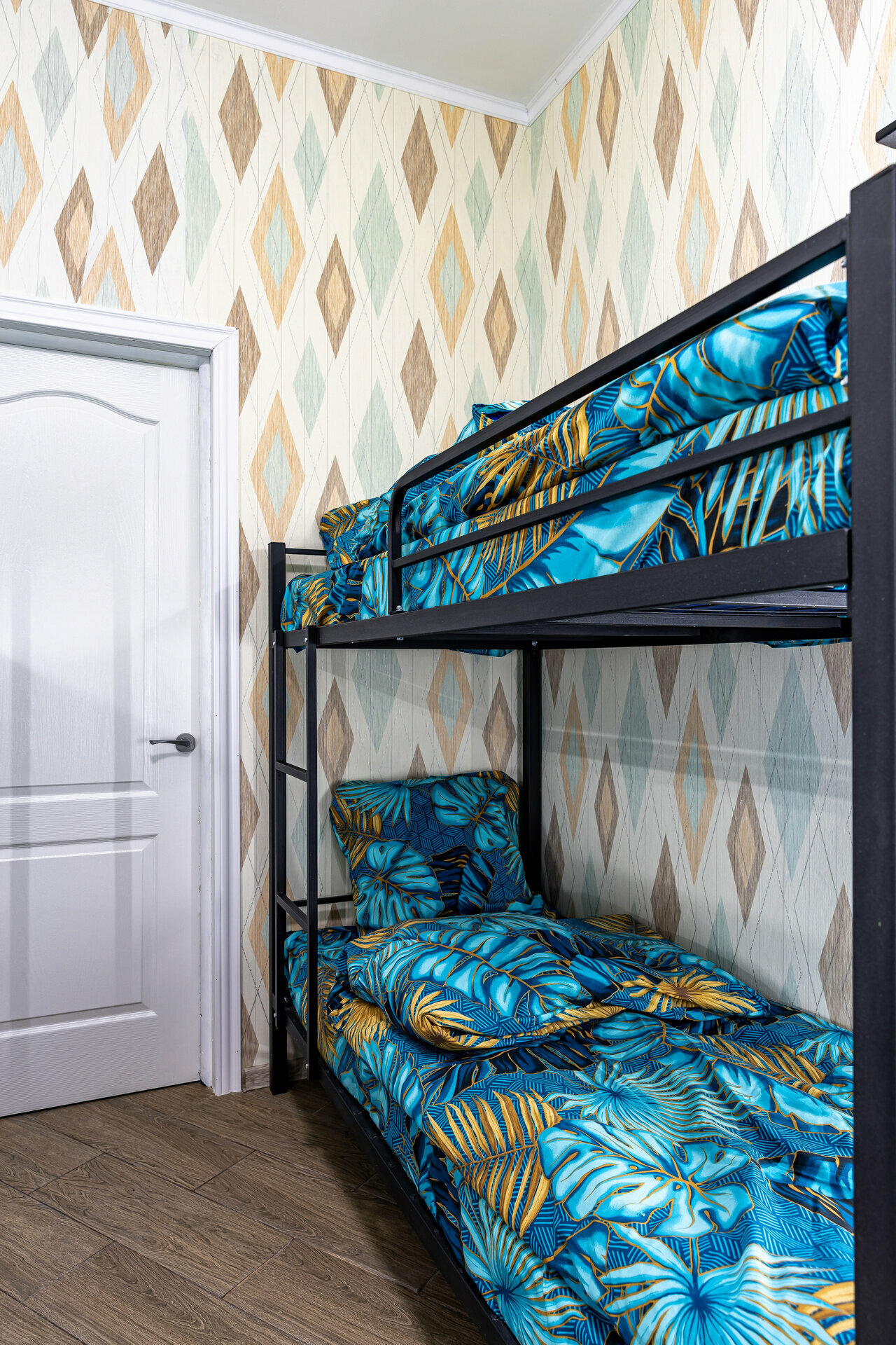 Кровать в общем 8-местном номере