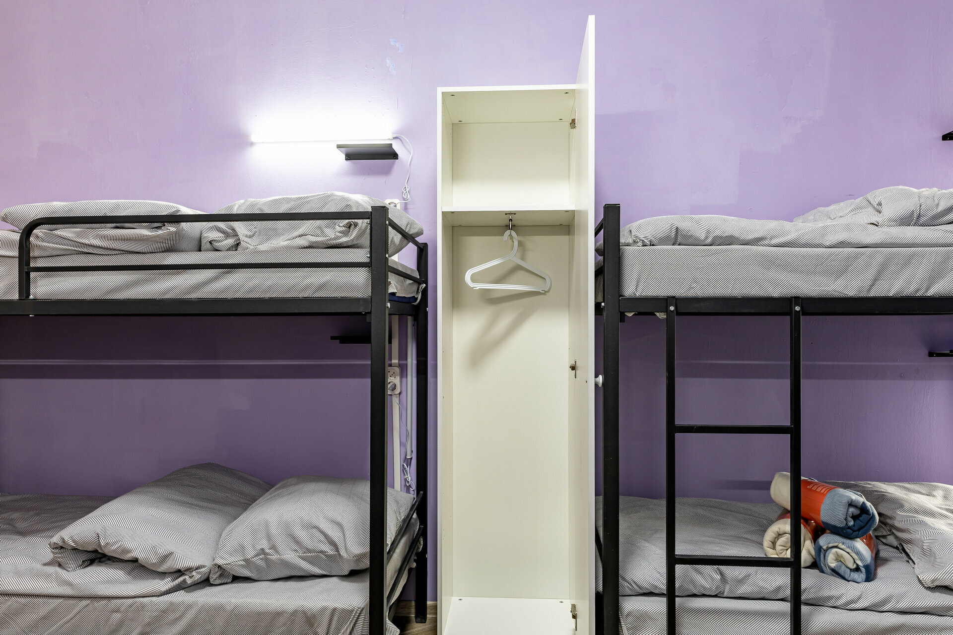 Кровать в общем 8-местном номере