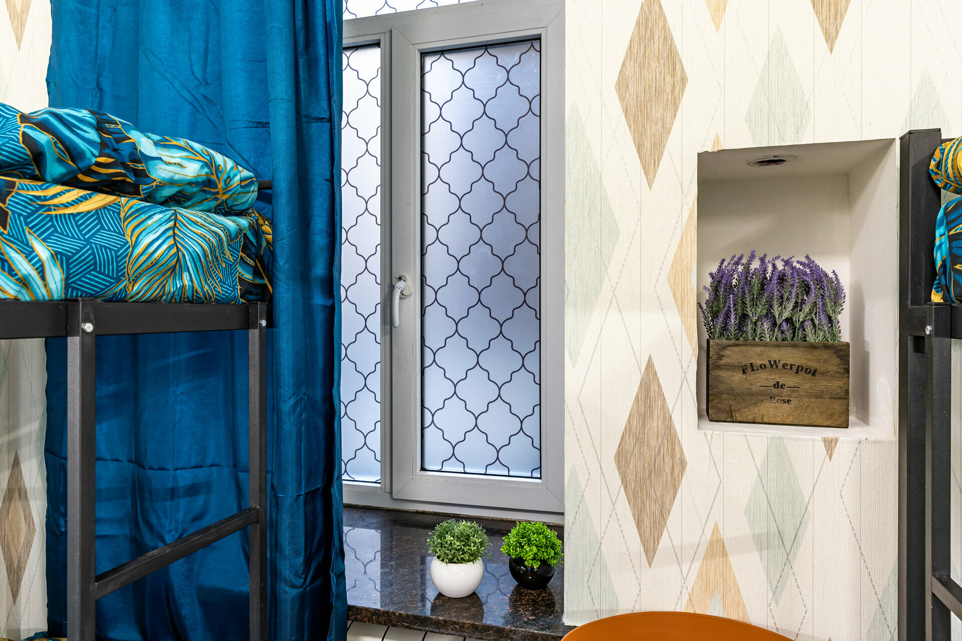 Кровать в общем 8-местном номере