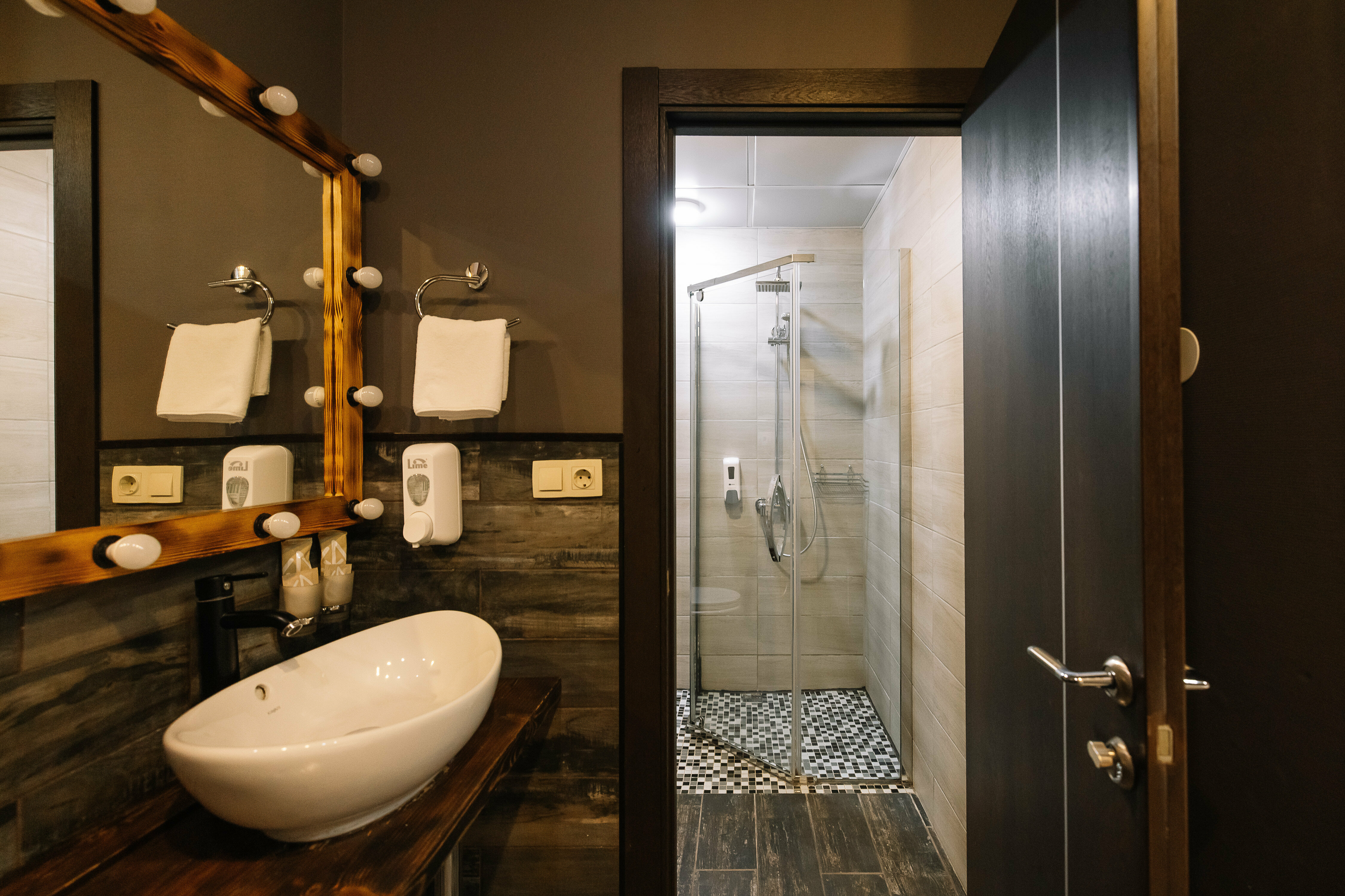 Улучшенный двухместный номер с 1 кроватью