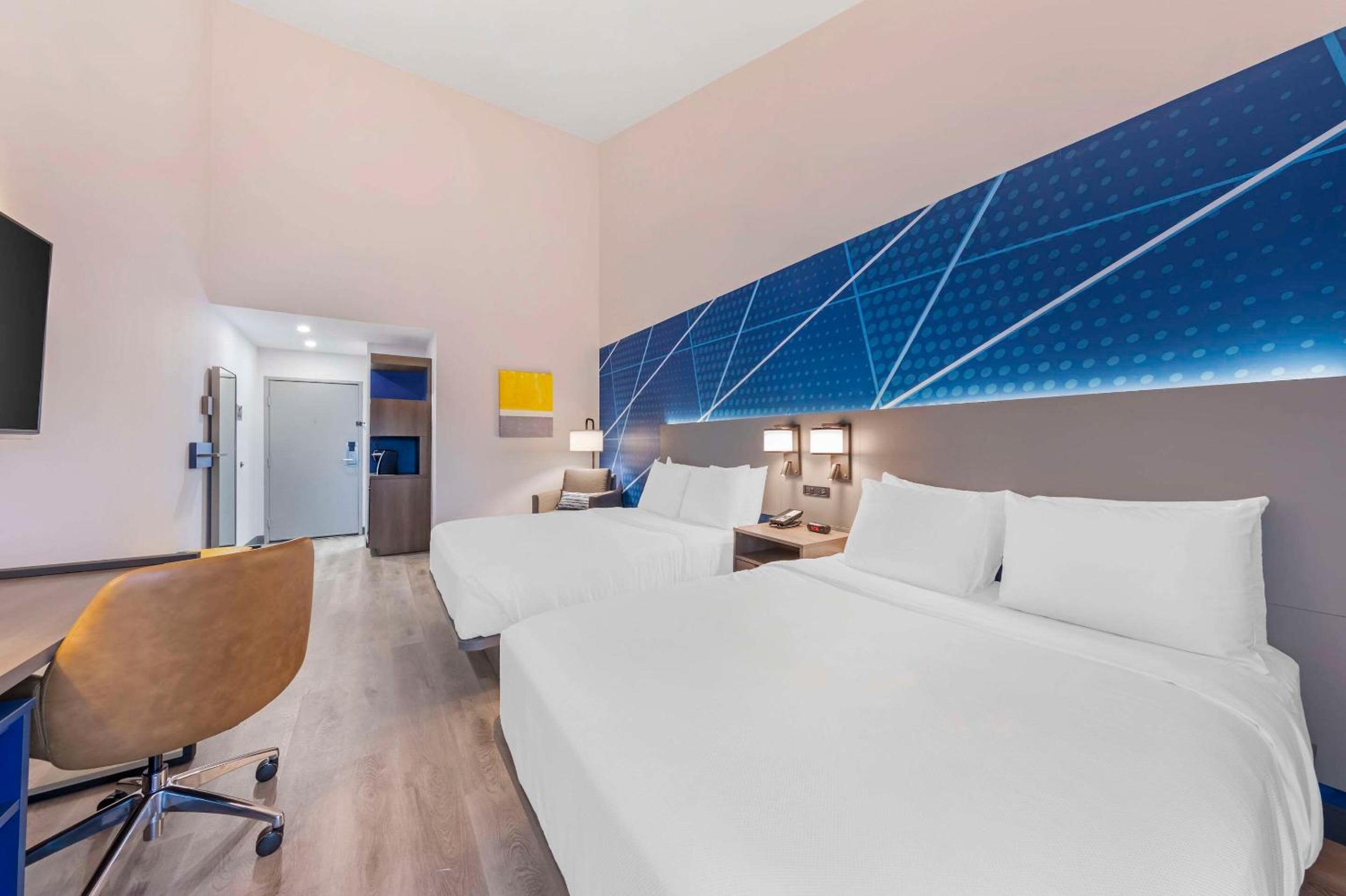 Standard Room, 2 Queen Beds, Accessible Tub, Non Smoking, Balcony