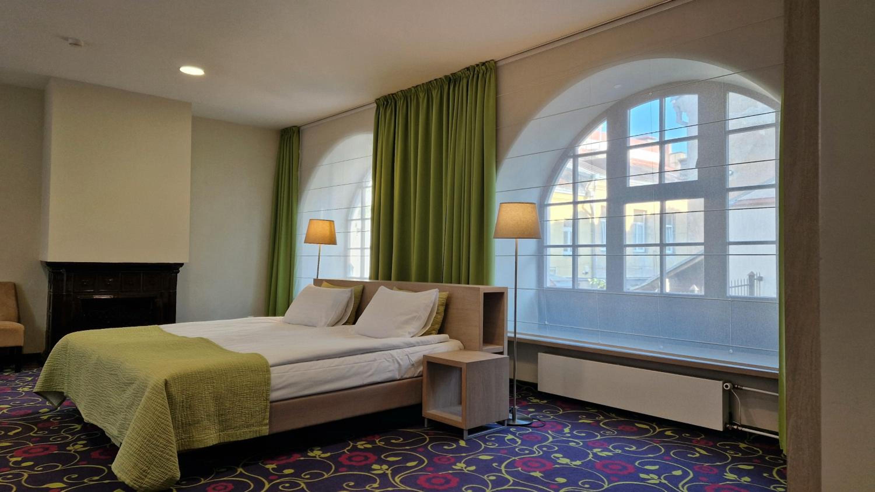 Deluxe Suite 