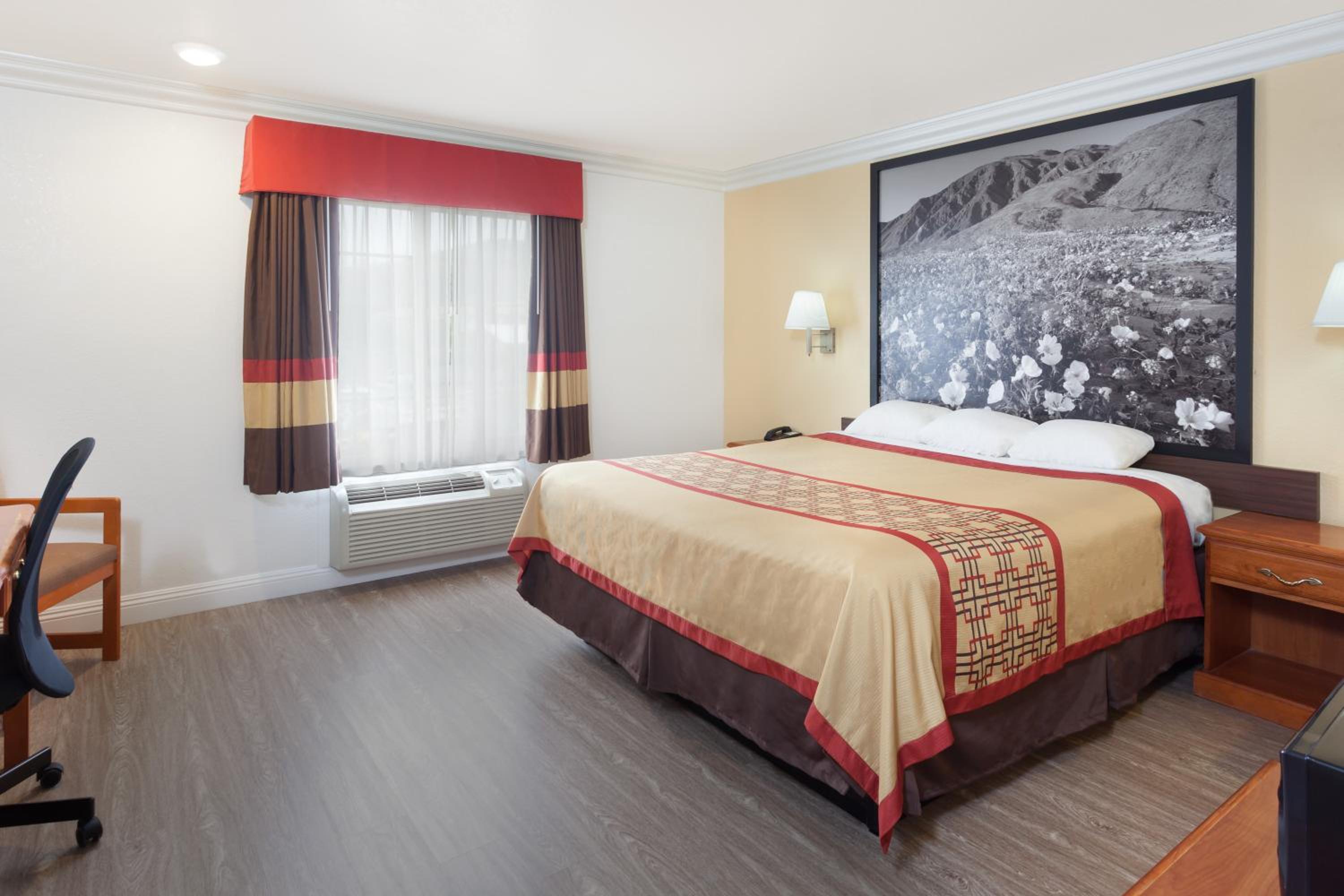 King Room - Mobility Access/Non-Smoking