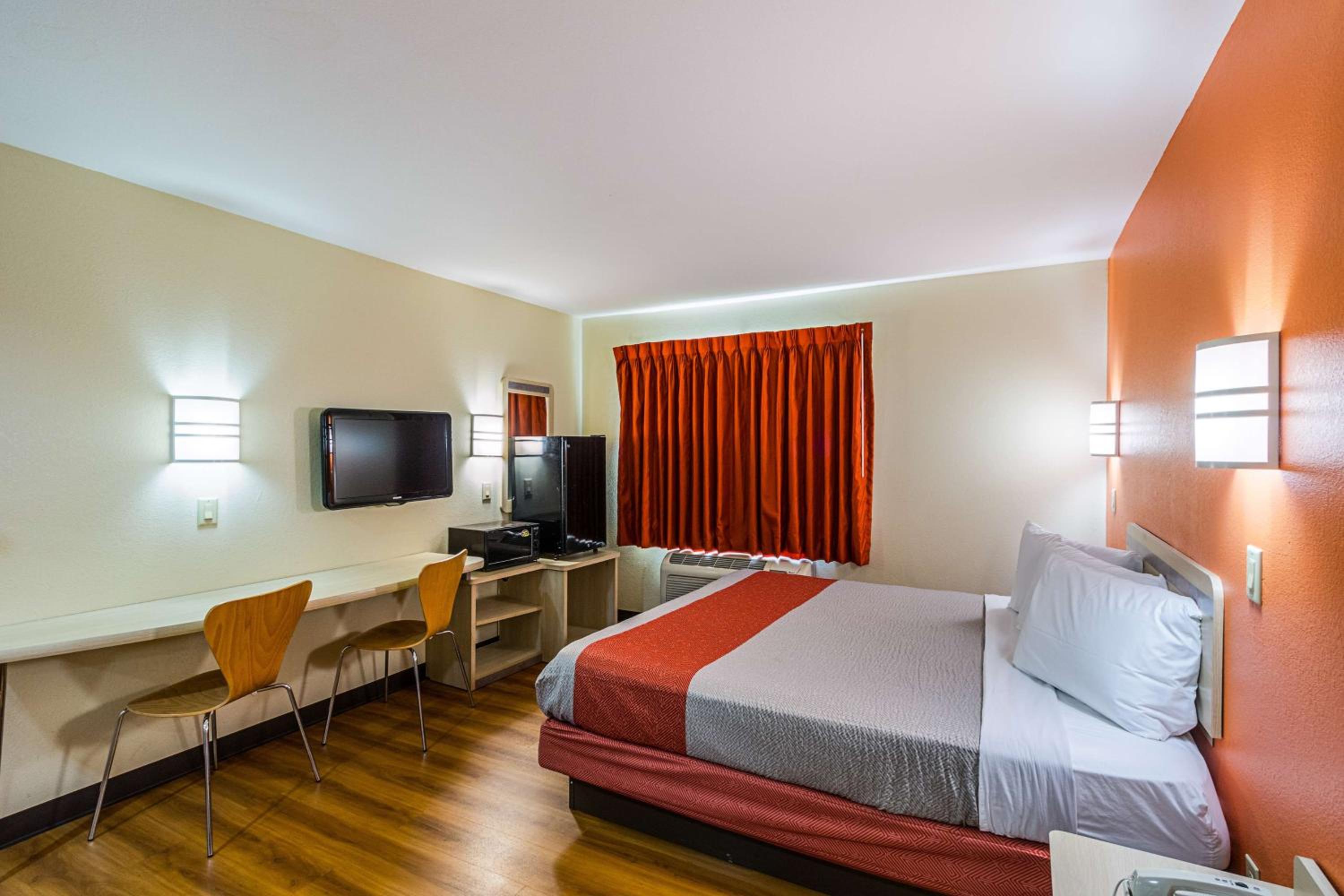 King Room - Disability Access - Non-Smoking