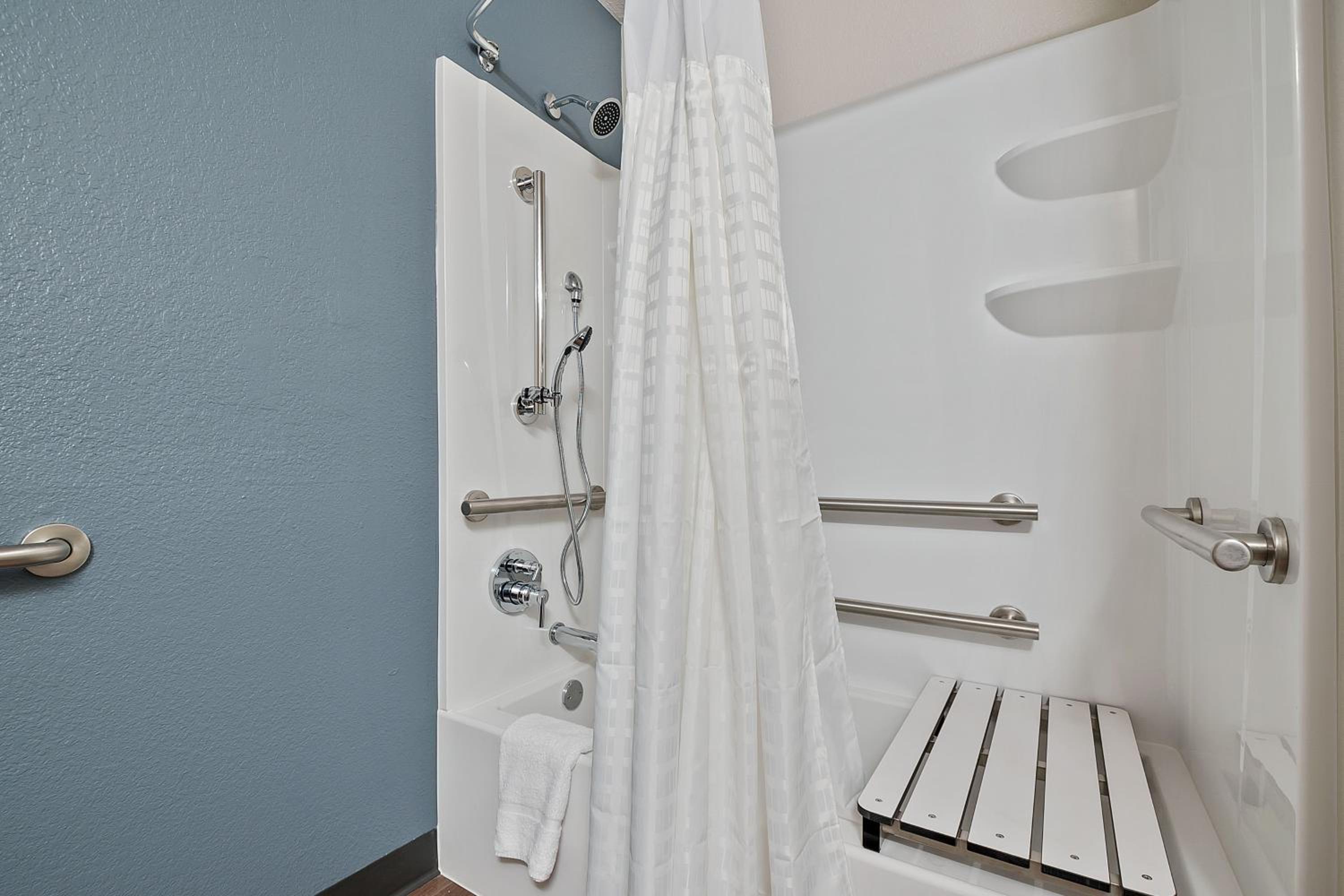 Studio with 1 Queen Bed - Hearing Accessible - Non-Smoking