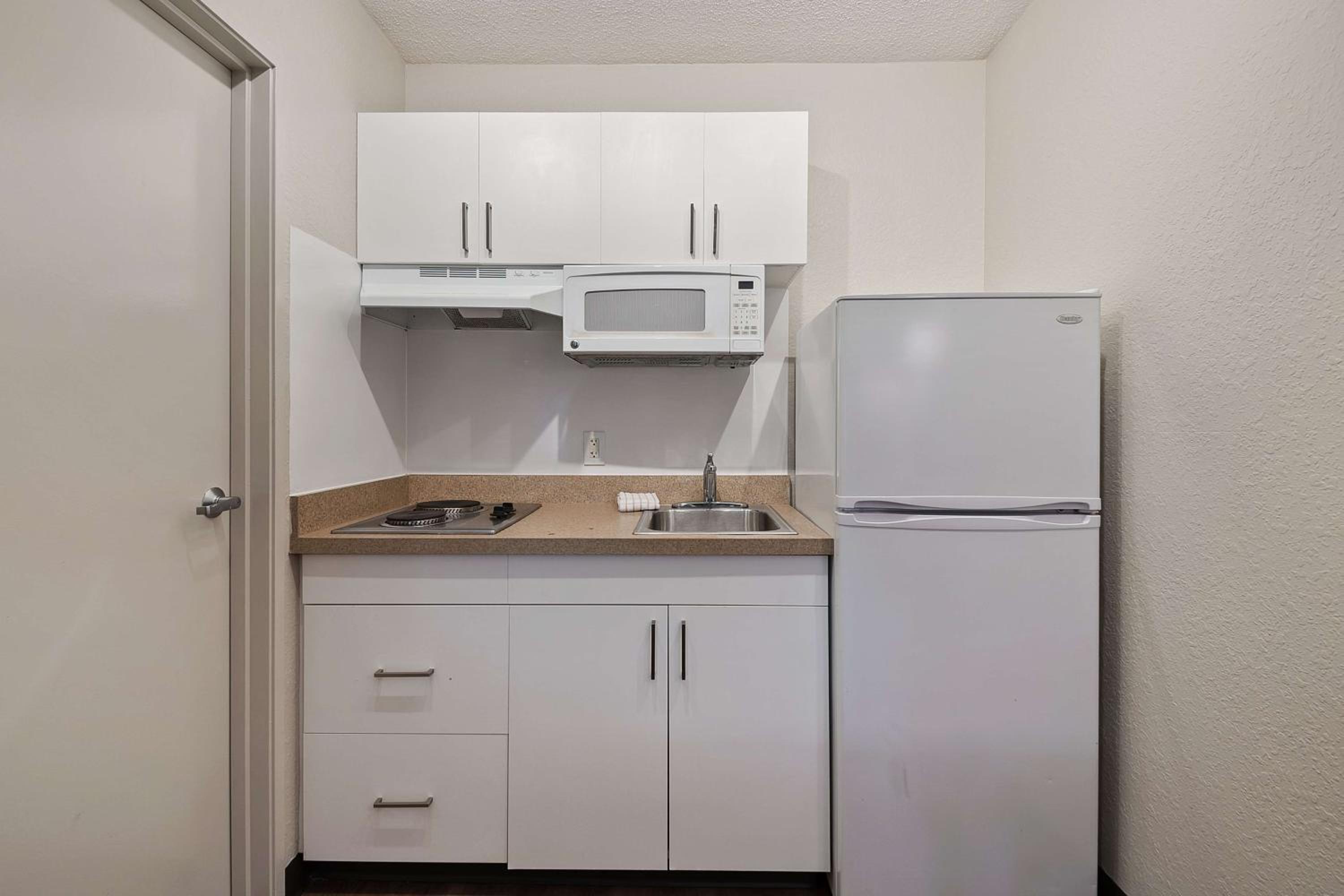 Studio with 1 Queen Bed - Hearing Accessible - Non-Smoking