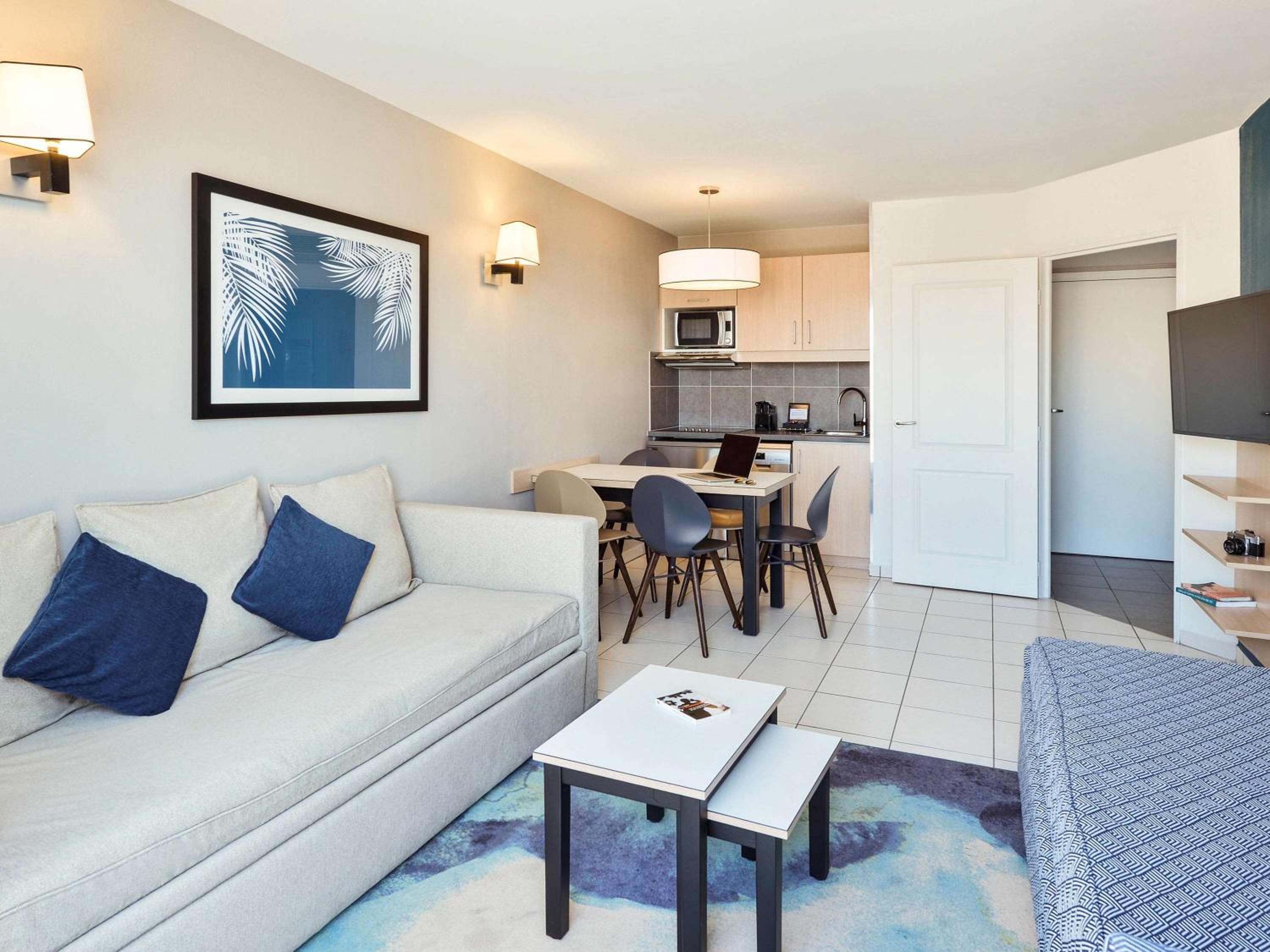 Superior One-Bedroom Apartment (5 Adults)