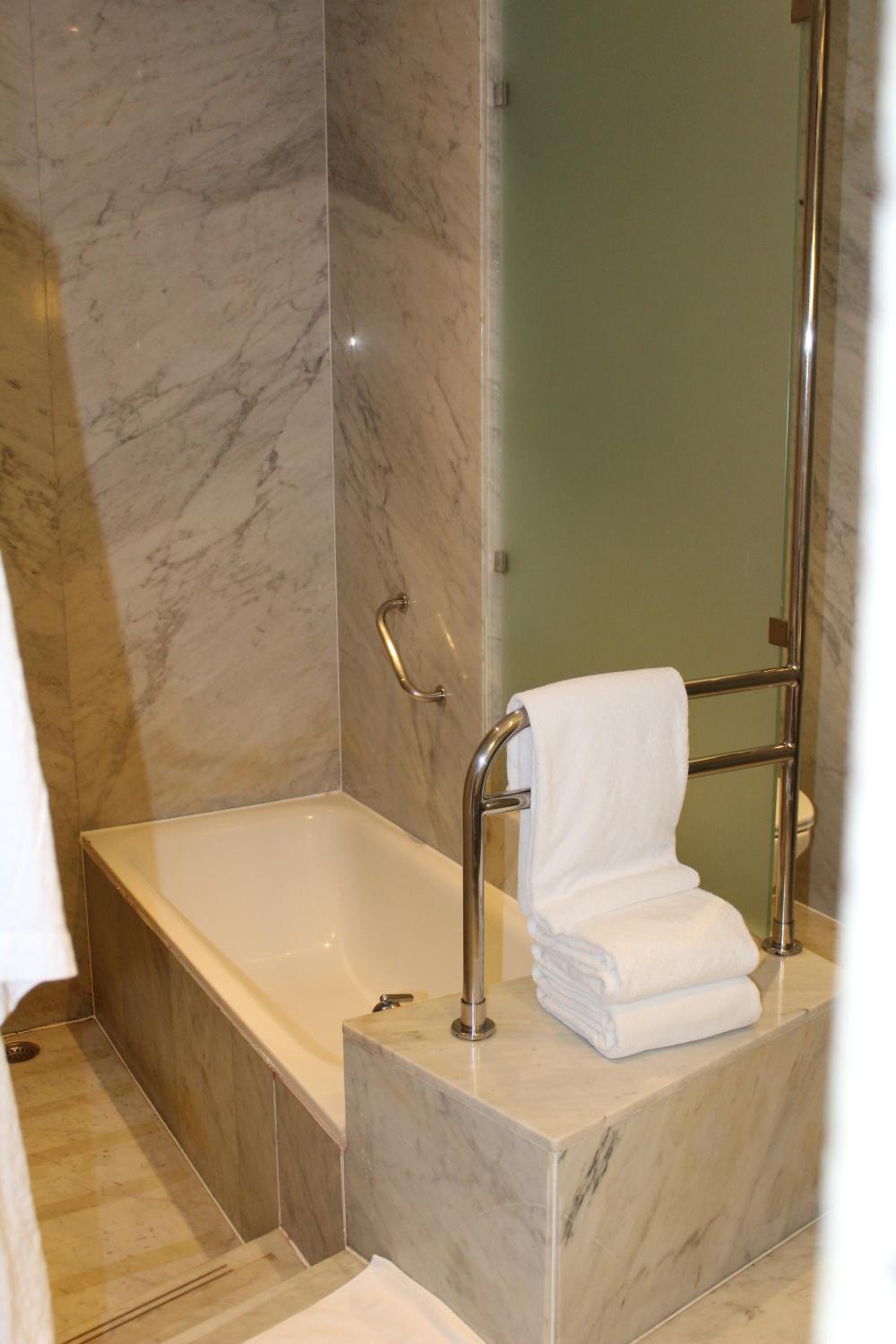 Twin Room - Club Access