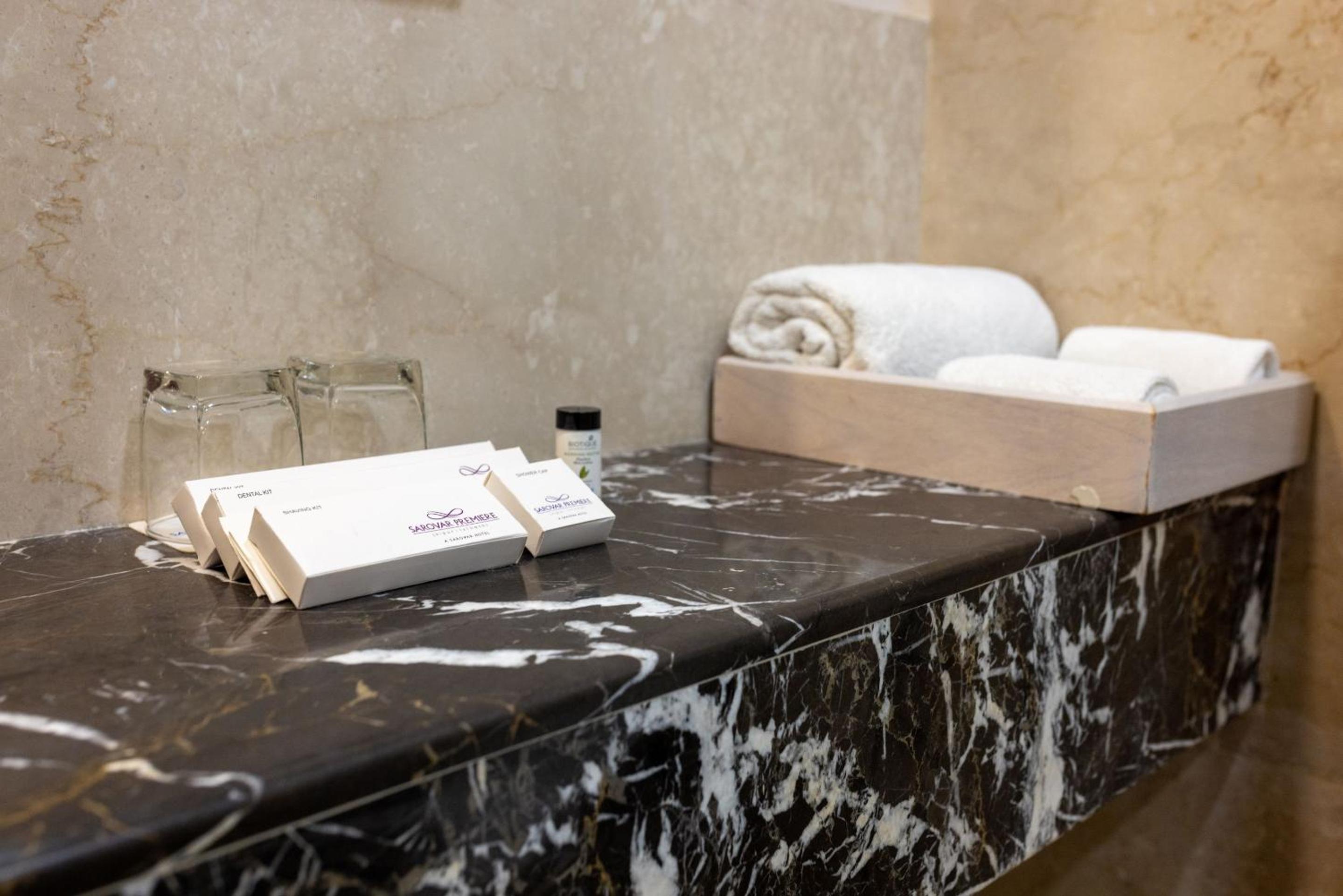 Executive suite with 4 Pints of Beer and 25% discount on FNB & Laundry