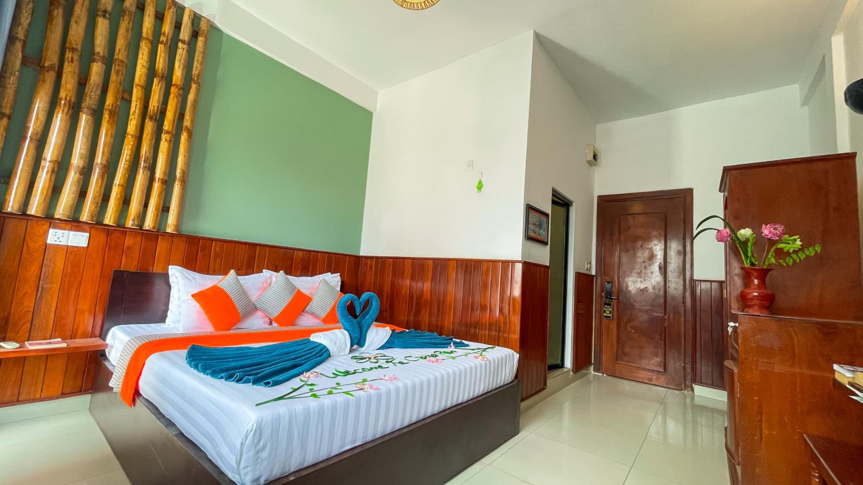 Deluxe Double With Balcony - Free Pickup