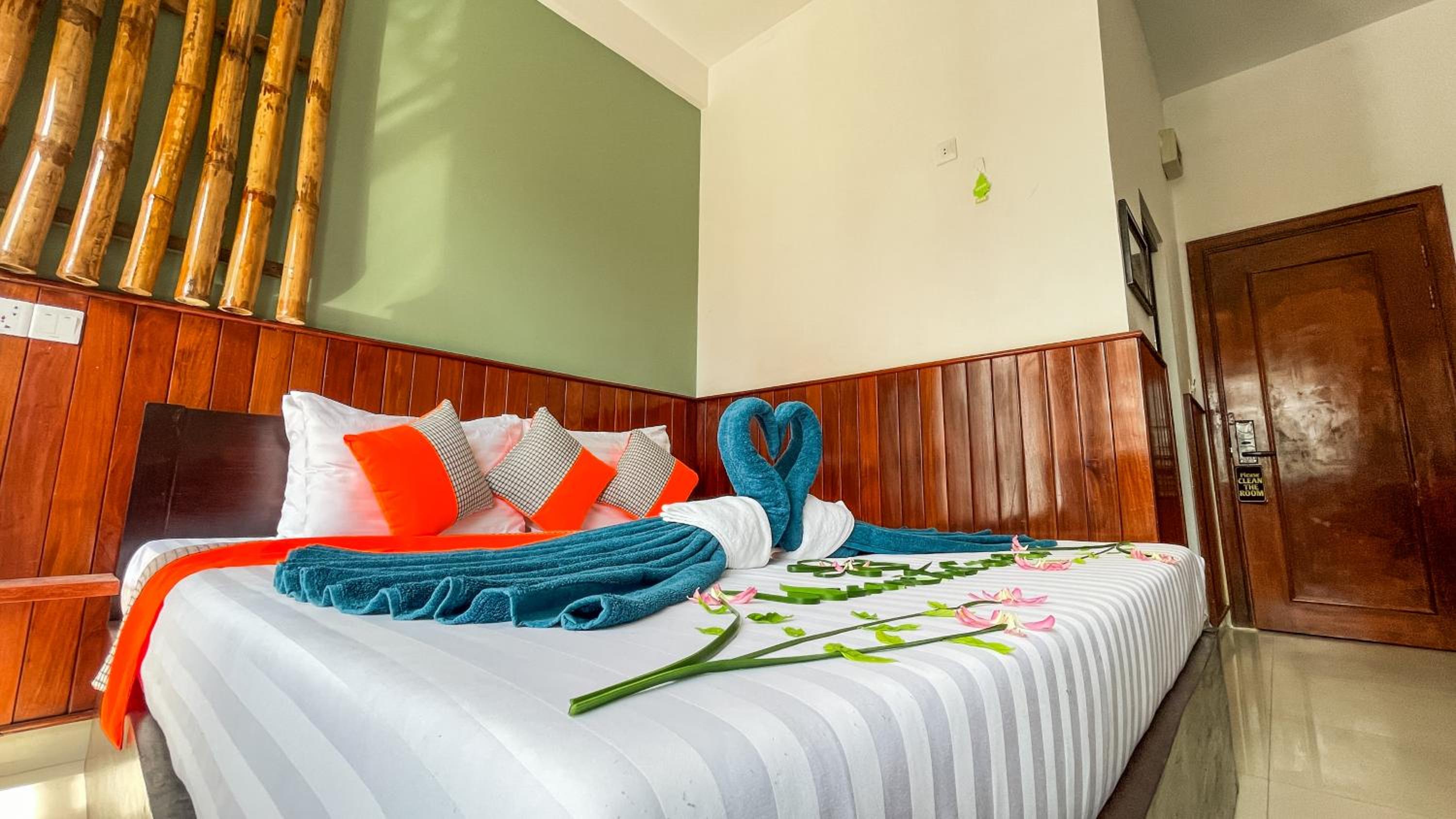 Deluxe Double With Balcony - Free Pickup