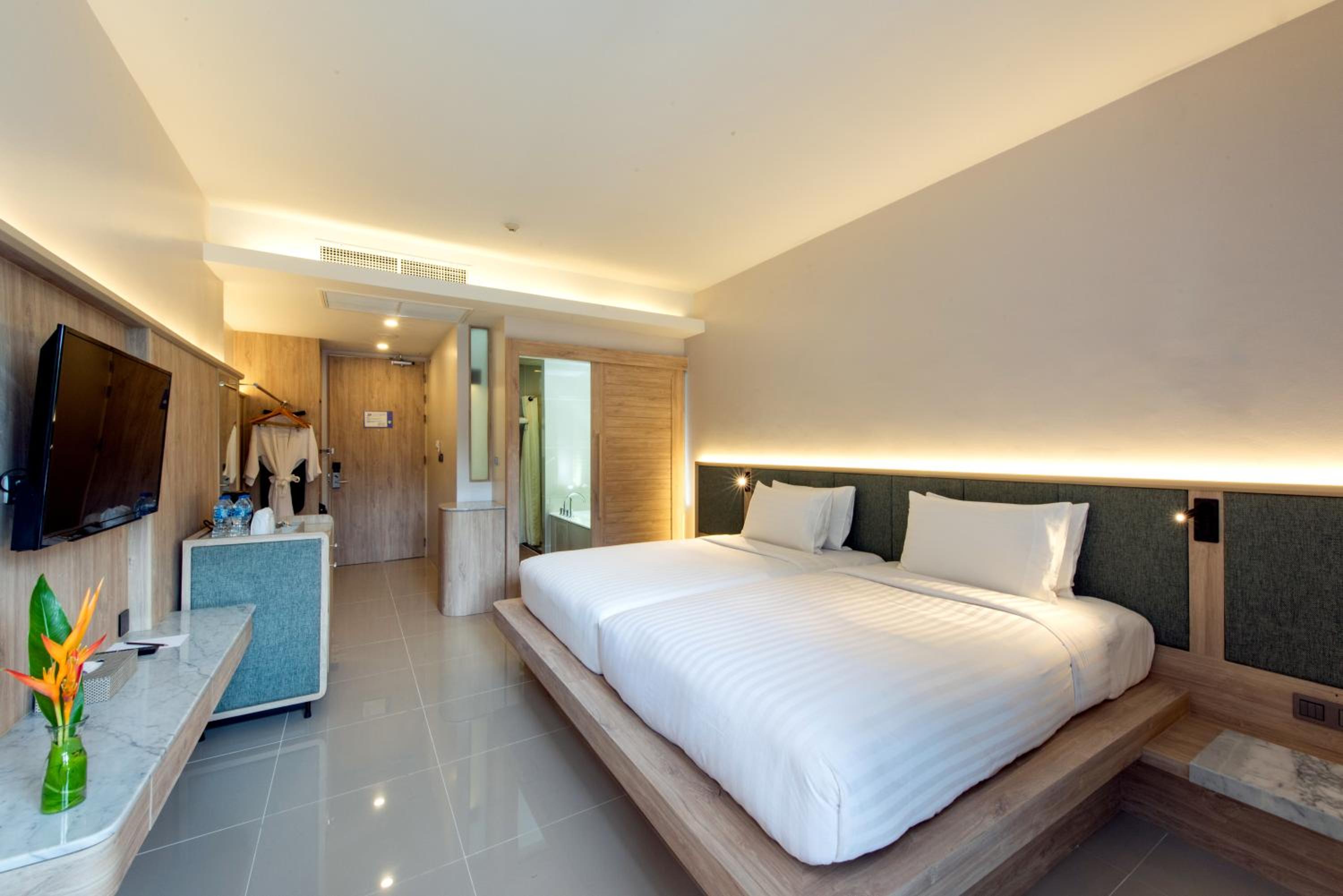 Deluxe Pool Access Room