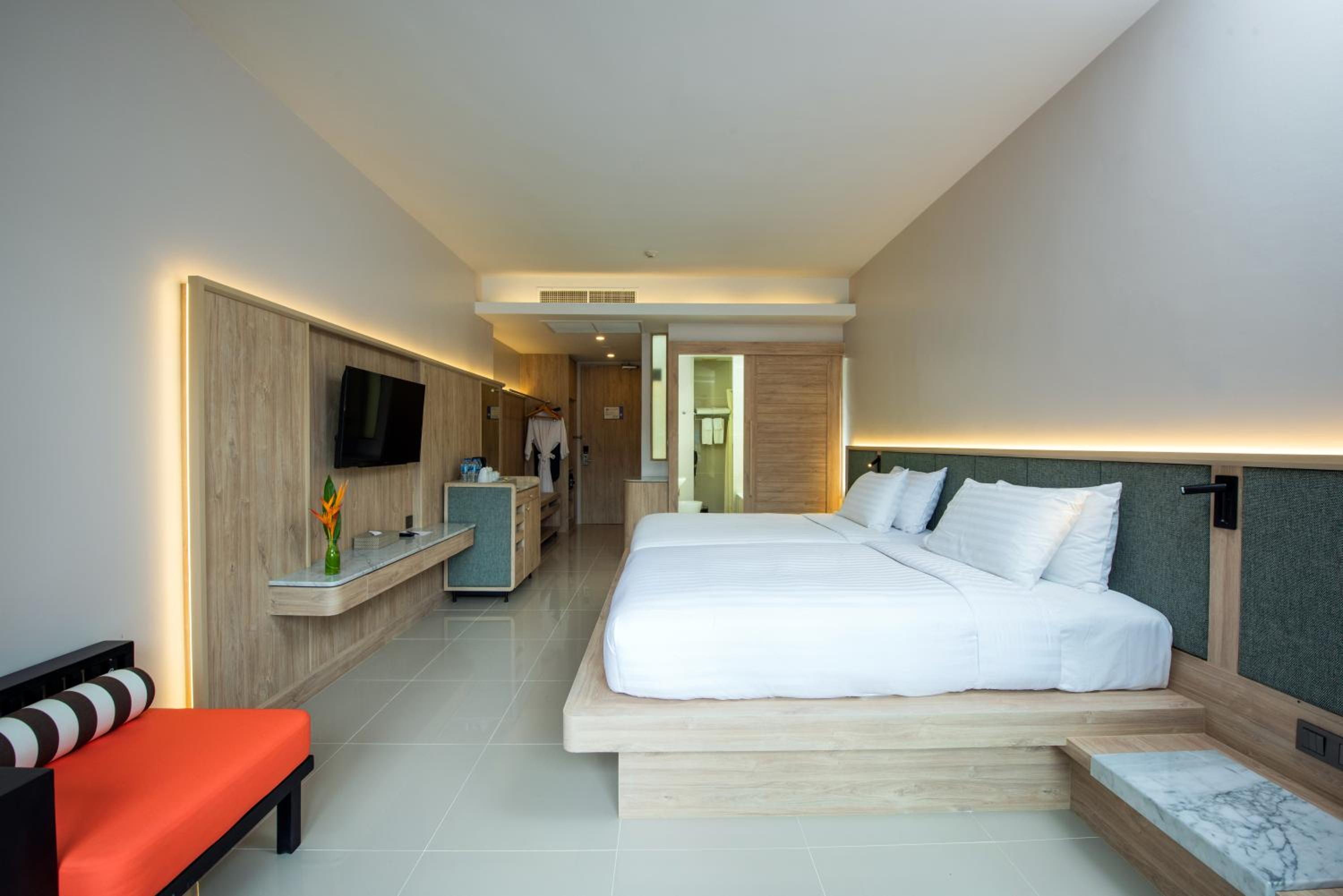 Deluxe Pool Access Room