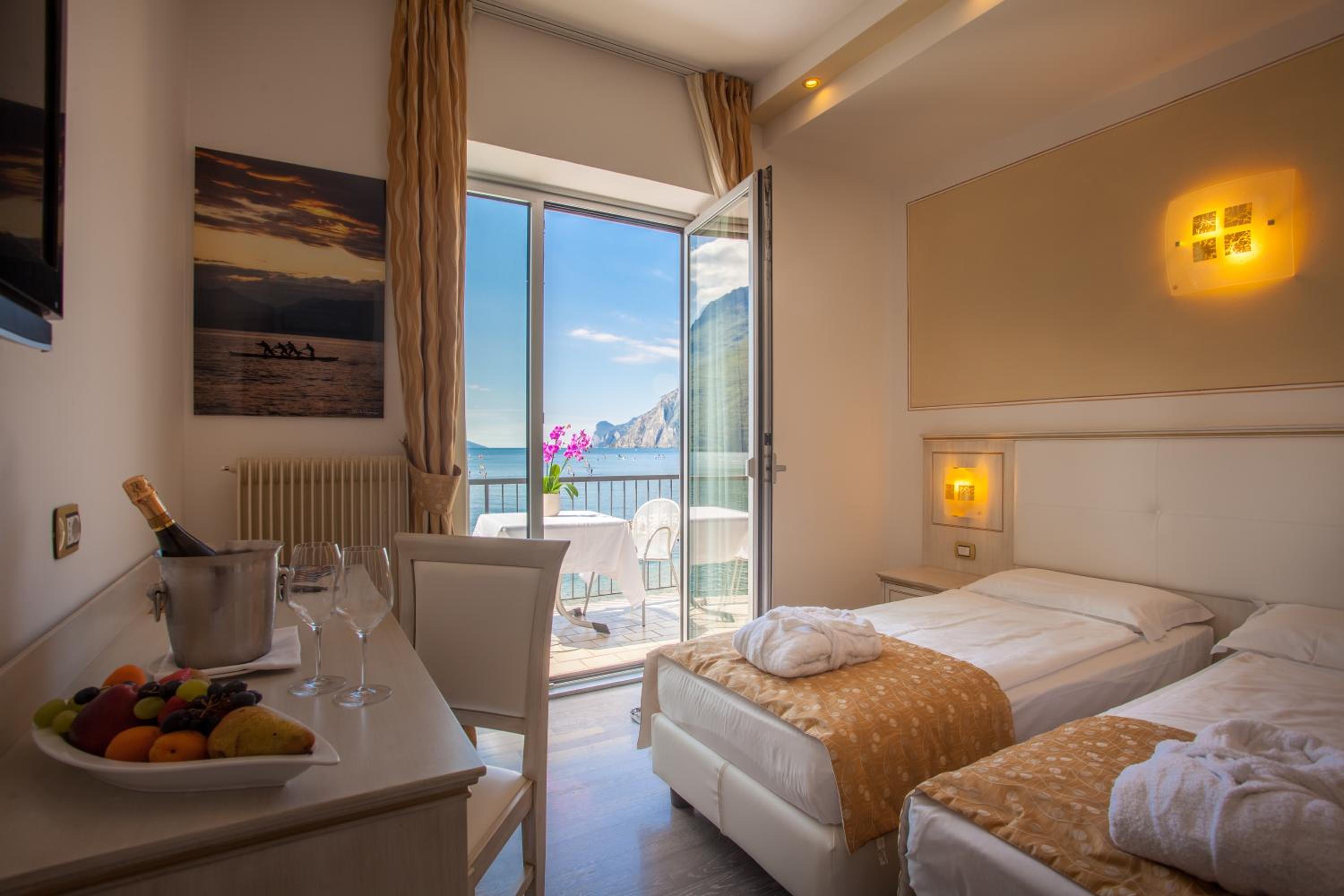 Deluxe Double or Twin Room with Lake View