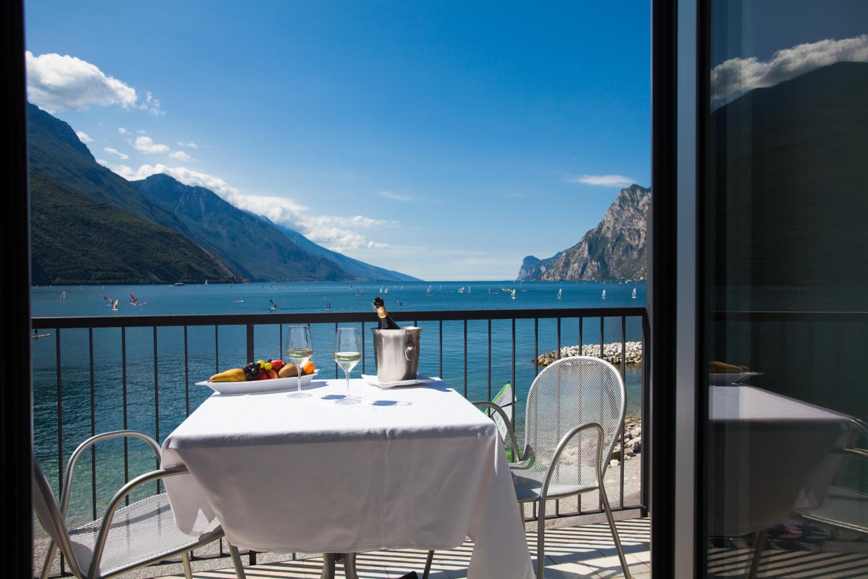 Deluxe Double or Twin Room with Lake View