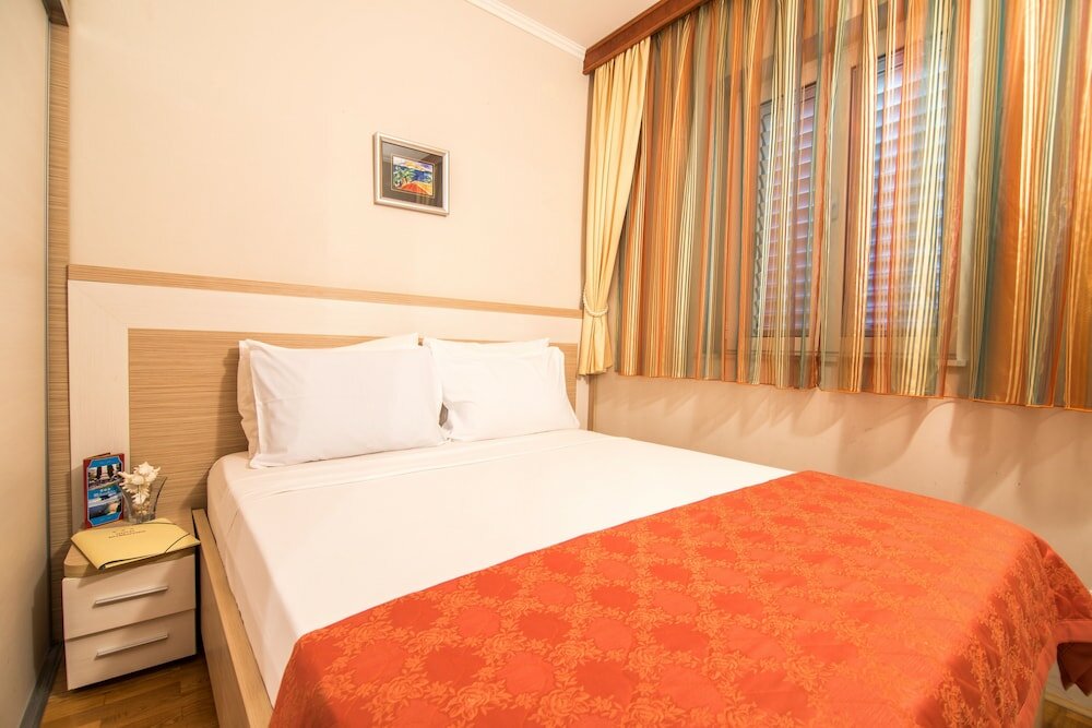 Classic Apartment, 2 Bedrooms, Kitchen