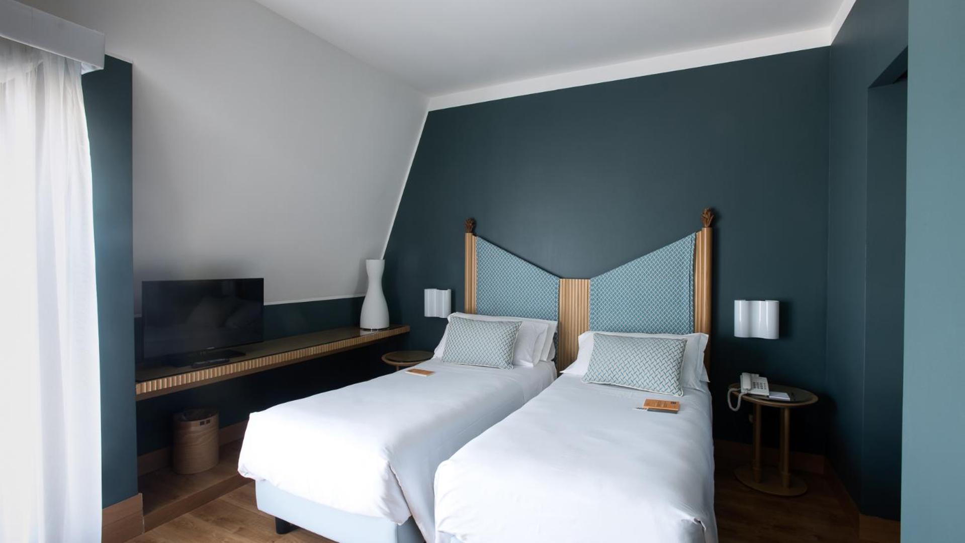 Deluxe Double or Twin Room with City View