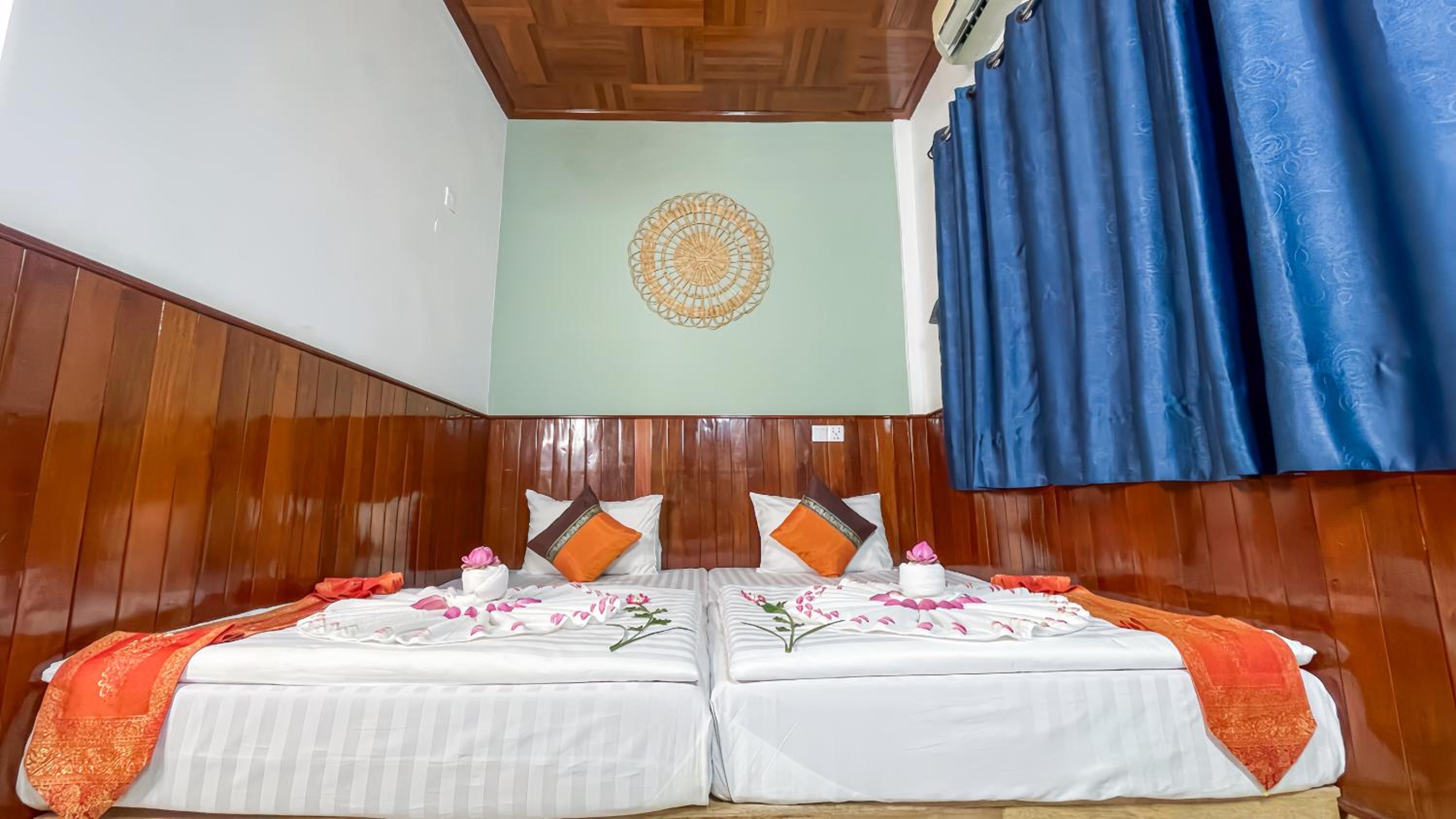 Deluxe Twin - Free Pickup