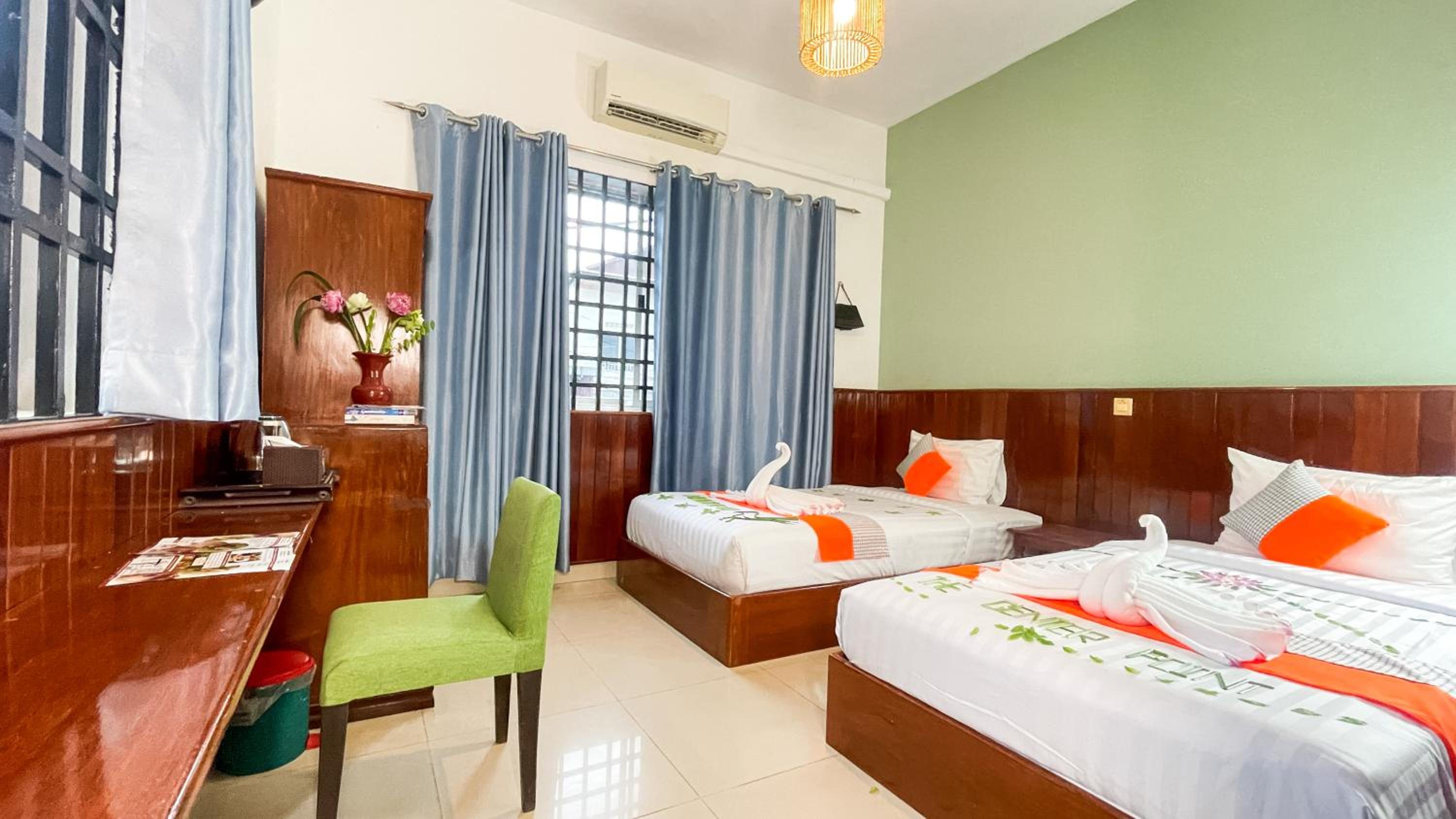 Deluxe Twin - Free Pickup