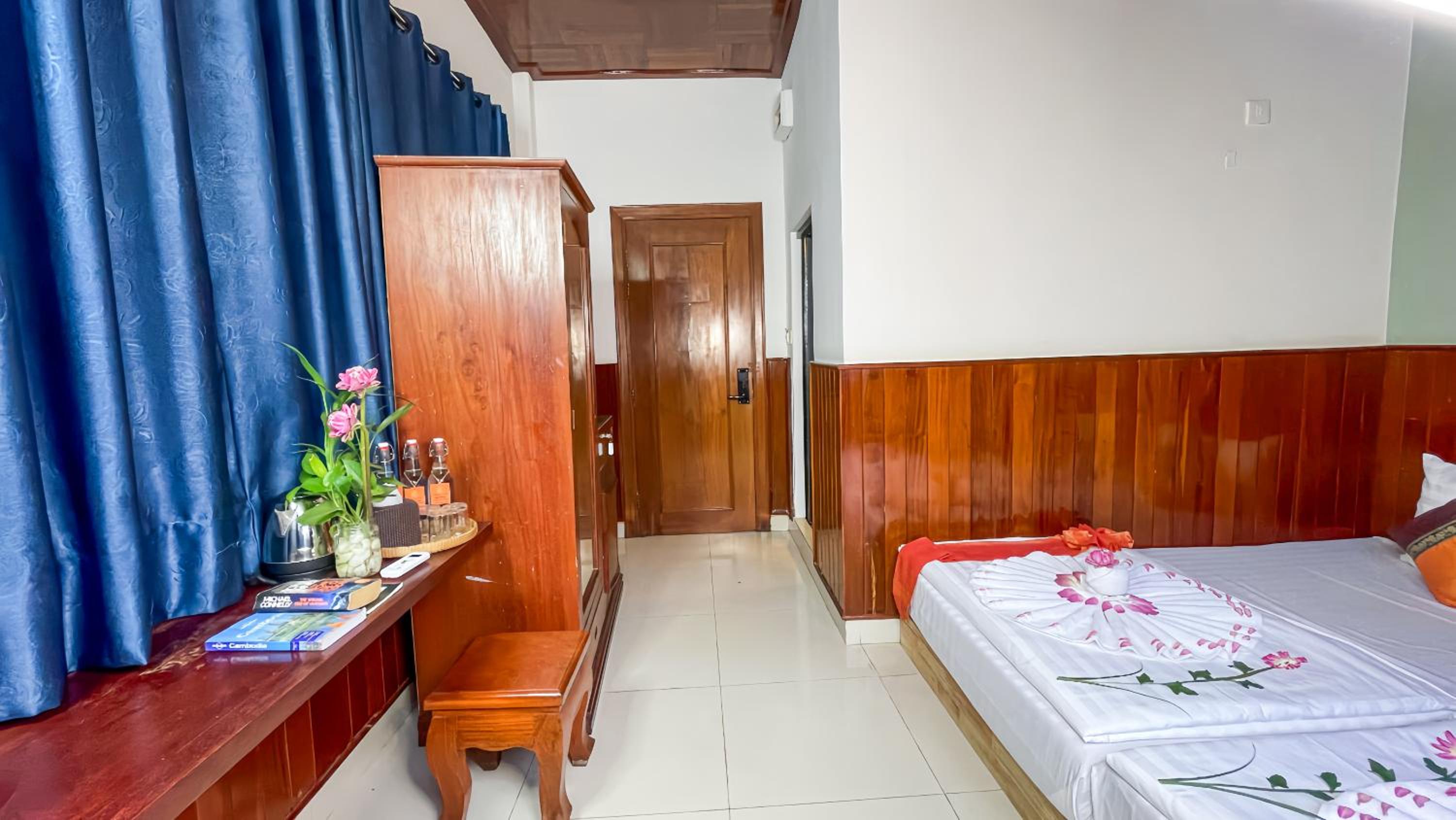 Deluxe Twin - Free Pickup