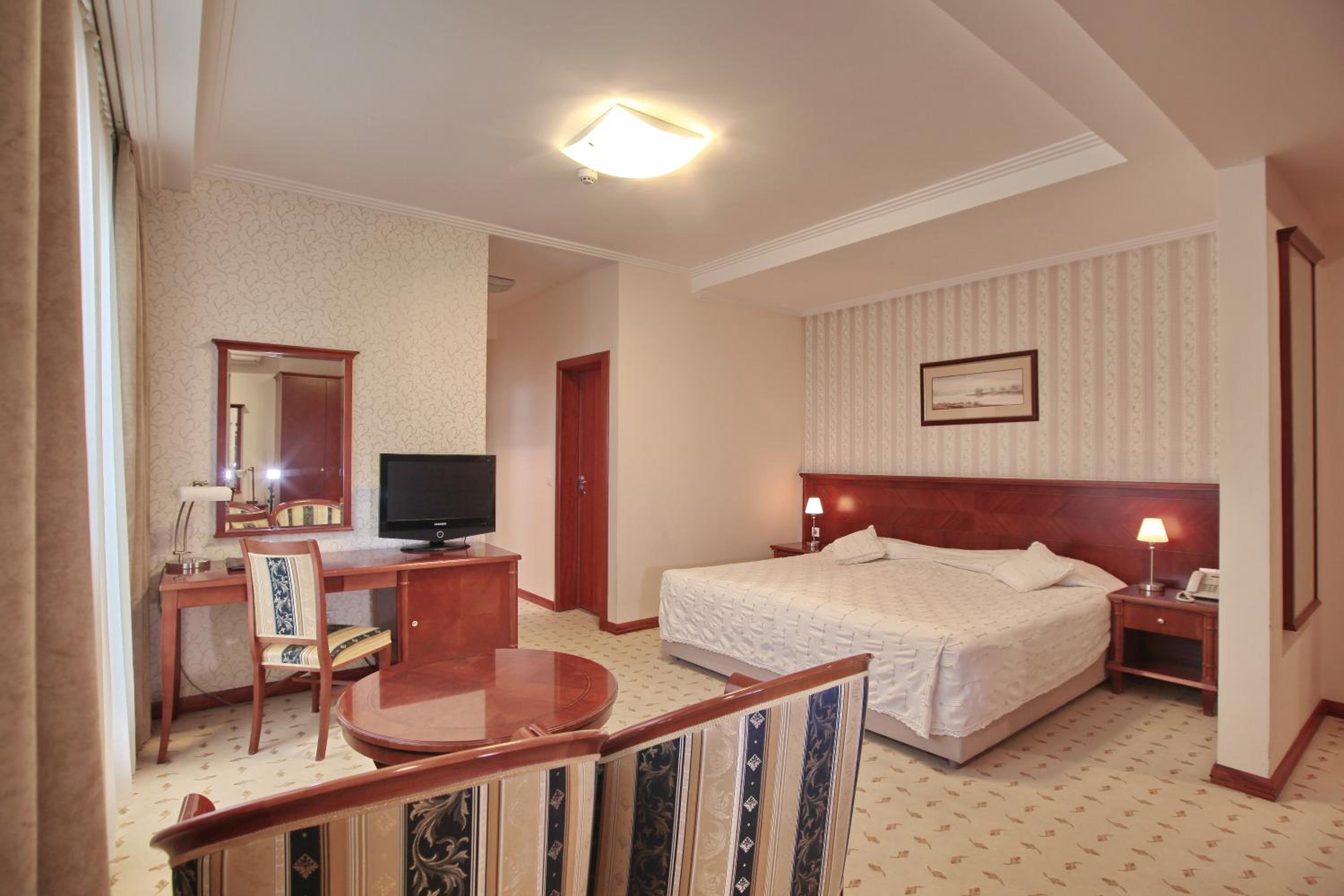 Two-Bedroom Suite  with Free Parking