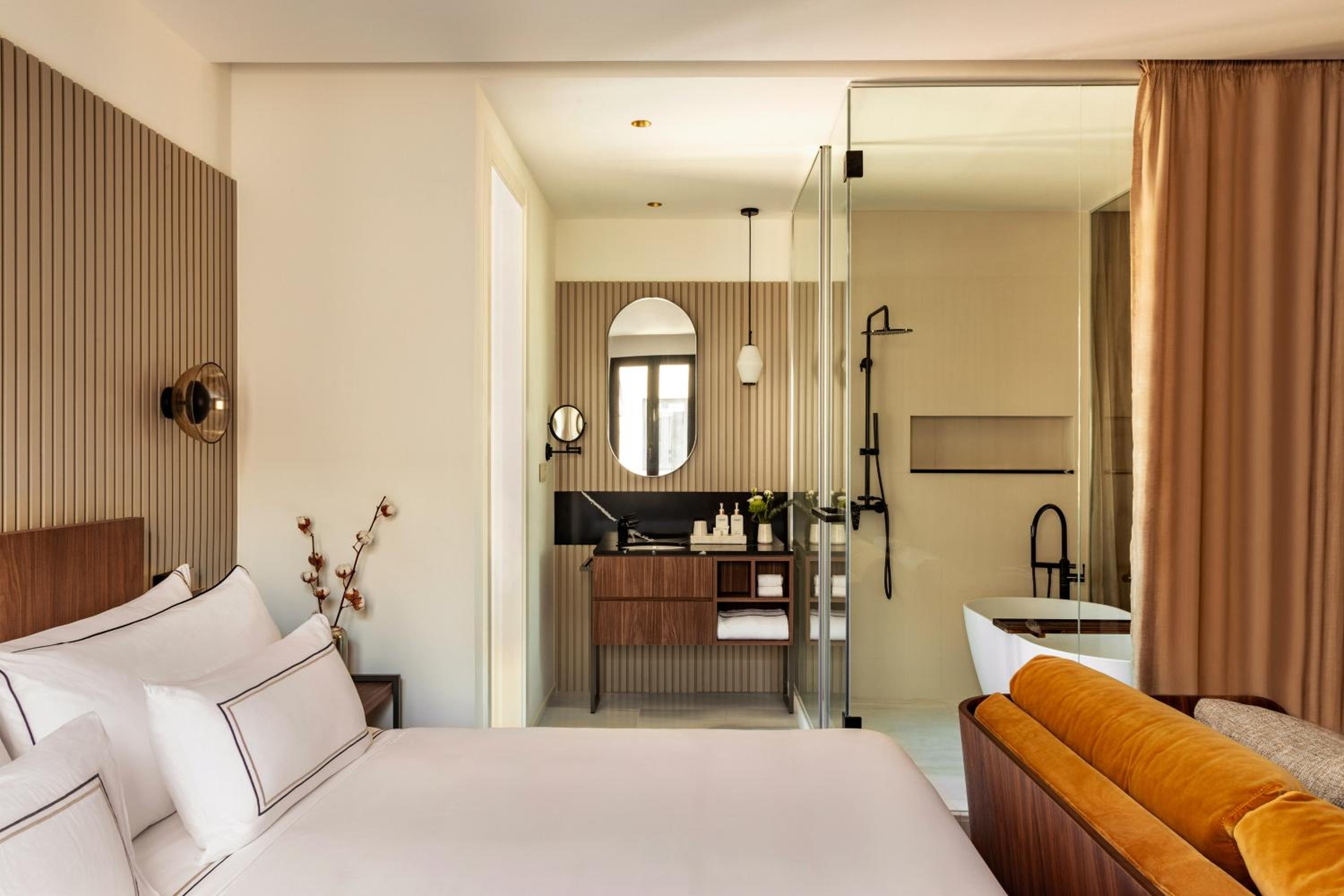 The Artist Junior Suite