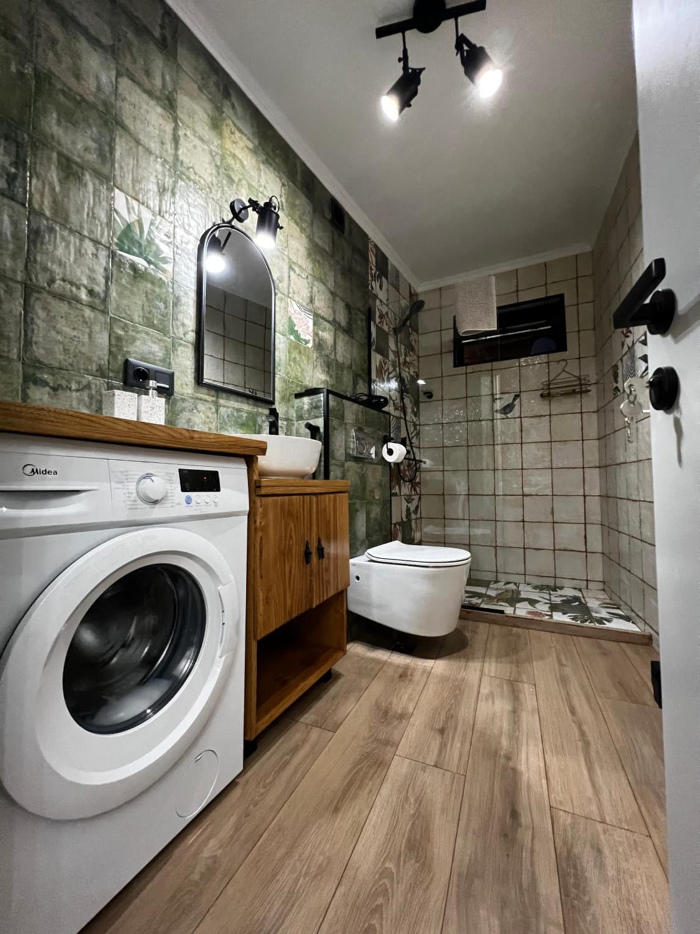 Deluxe One-Bedroom Apartment