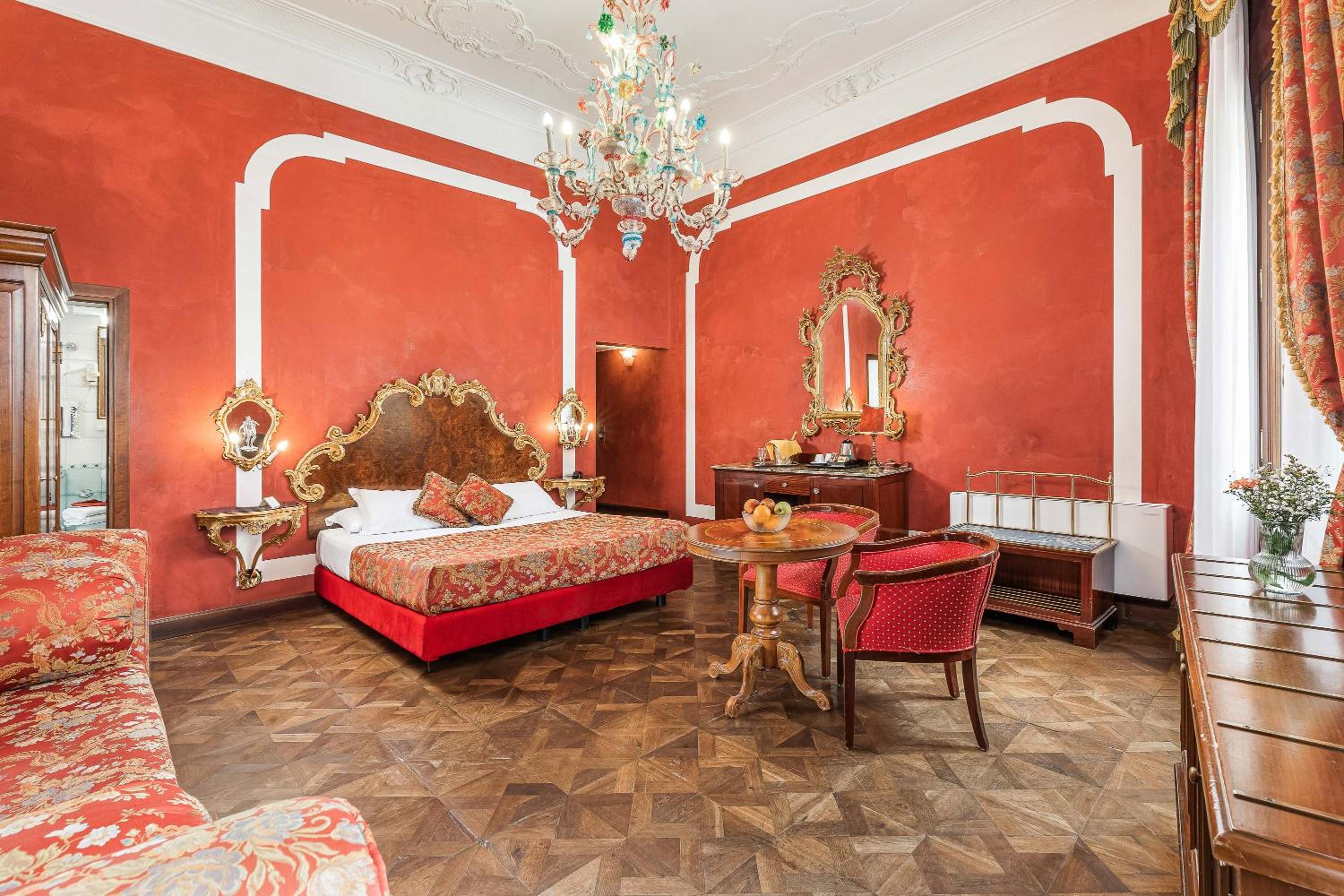 Luxury Double or Twin Room with Balcony and Canal View 