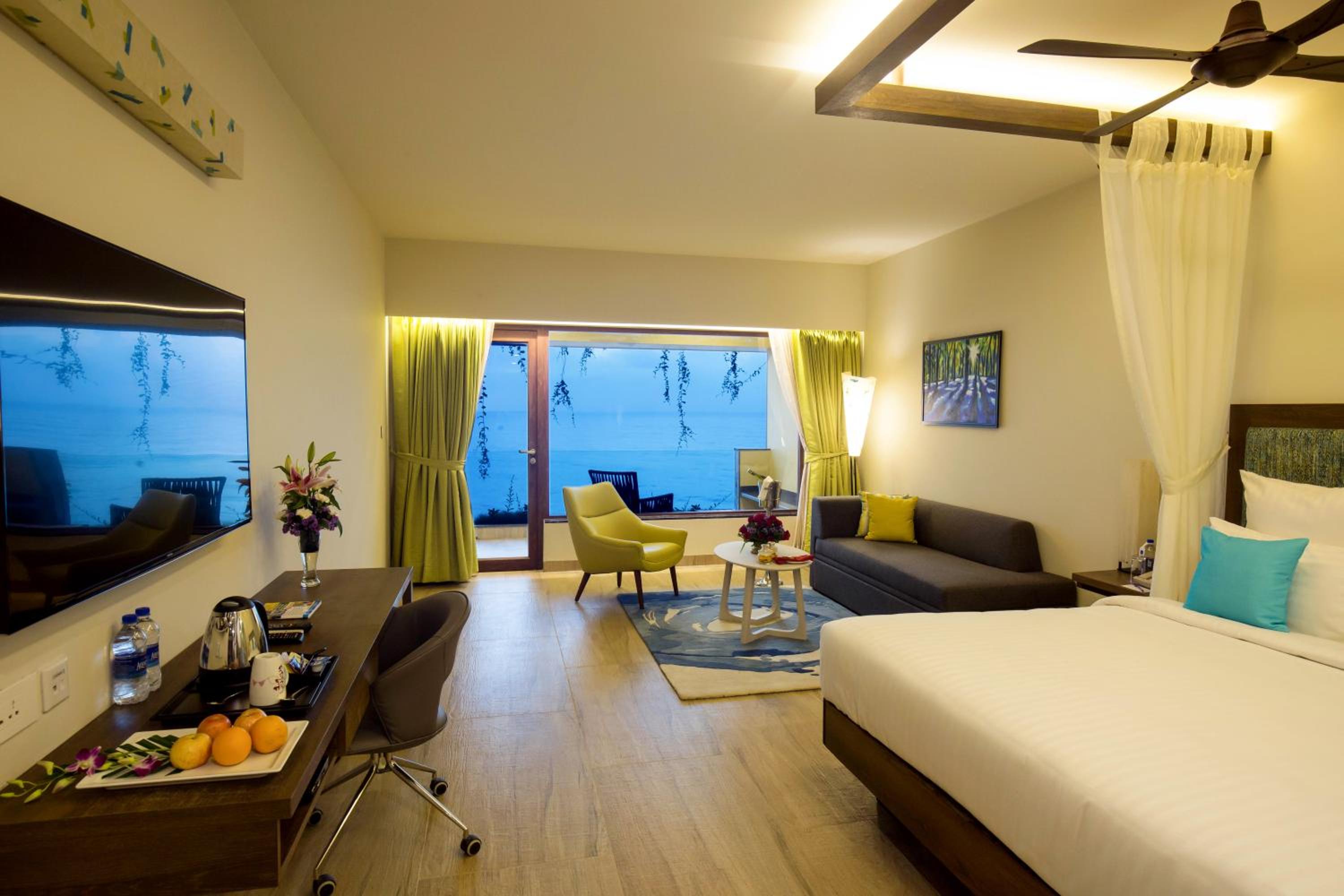 Deluxe Double Room with Balcony - Oceanfront