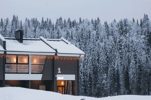 Стандарт с уличными гуляниями, праздничным столом под открытым небом и бранчем