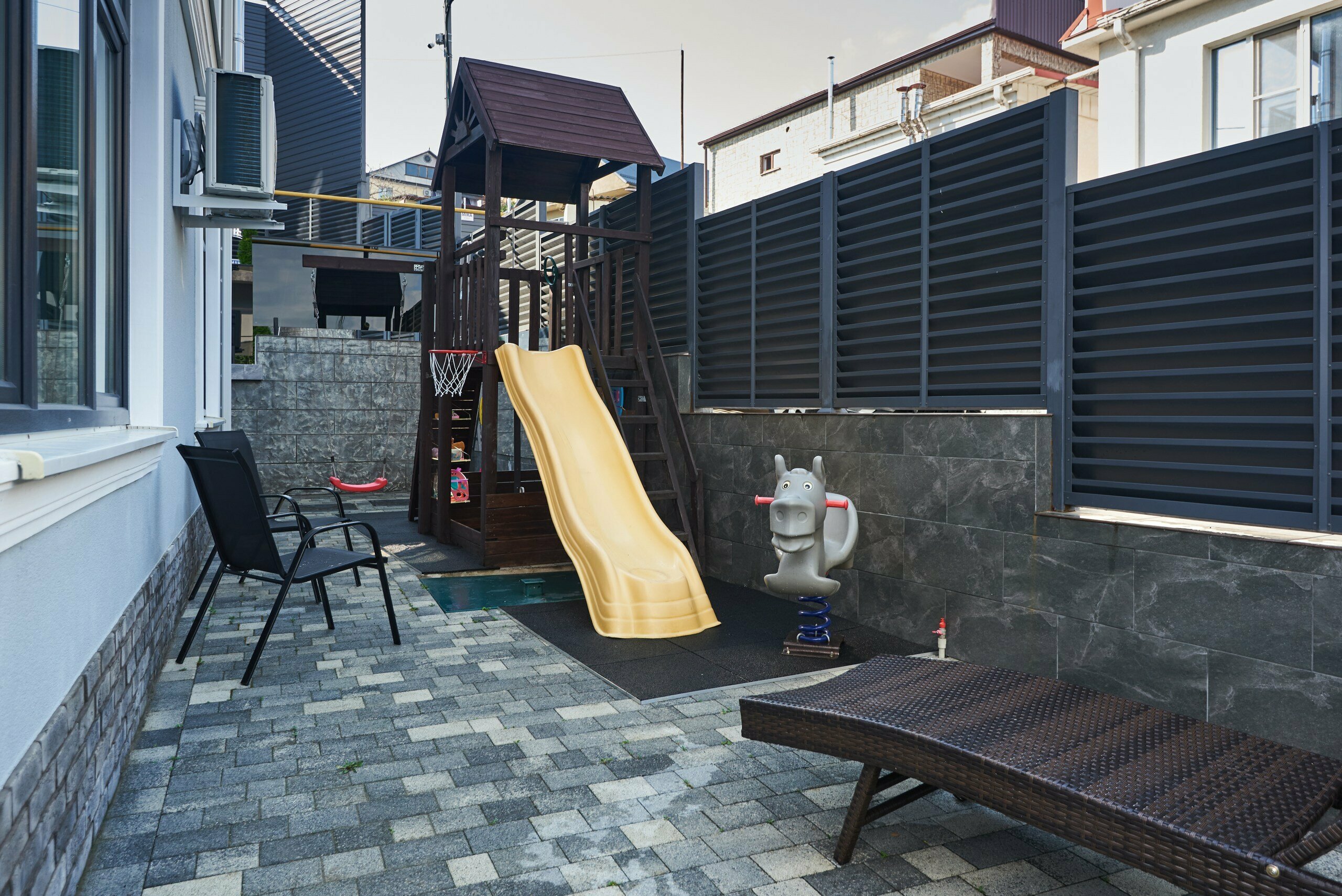 Апартаменты с подогреваемым бассейном