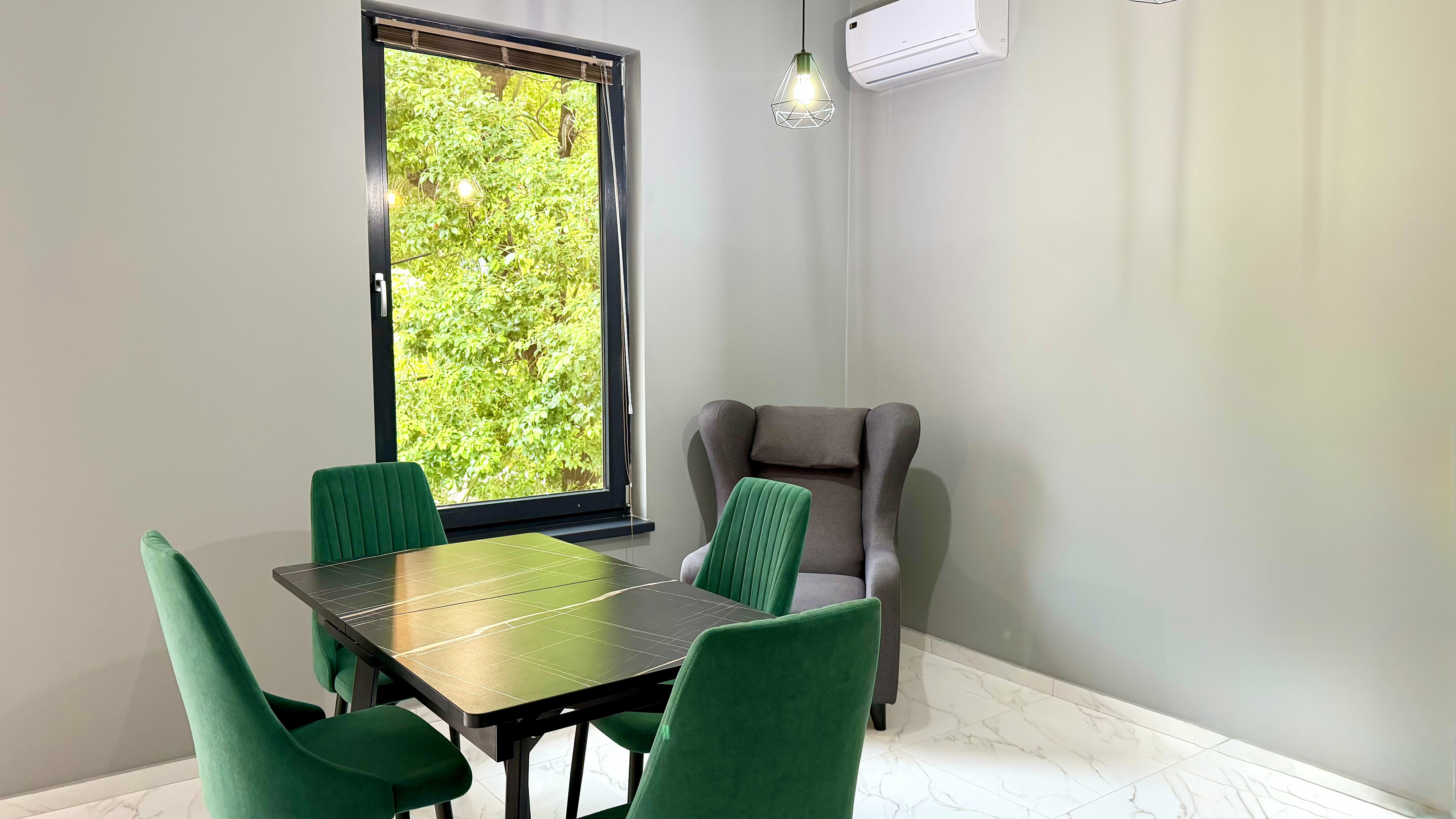 Апартаменты духкомнатные с балконом и видом на горы