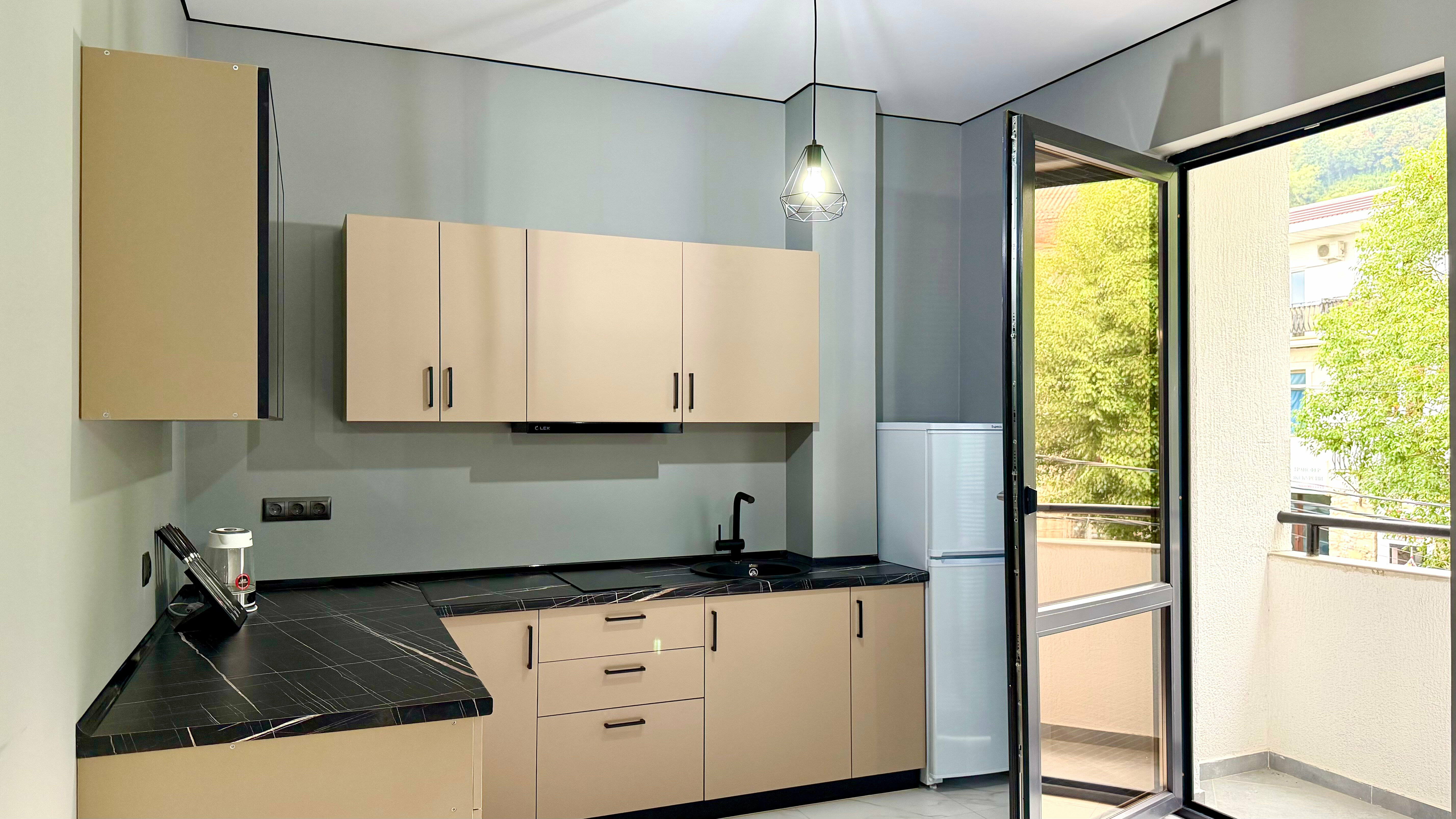 Апартаменты духкомнатные с балконом и видом на горы