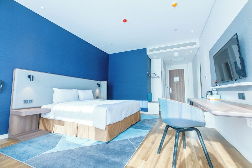 Standard Room, 1 King Bed (Extra Floor Space)