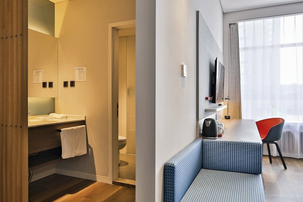 Standard Room, 1 King Bed