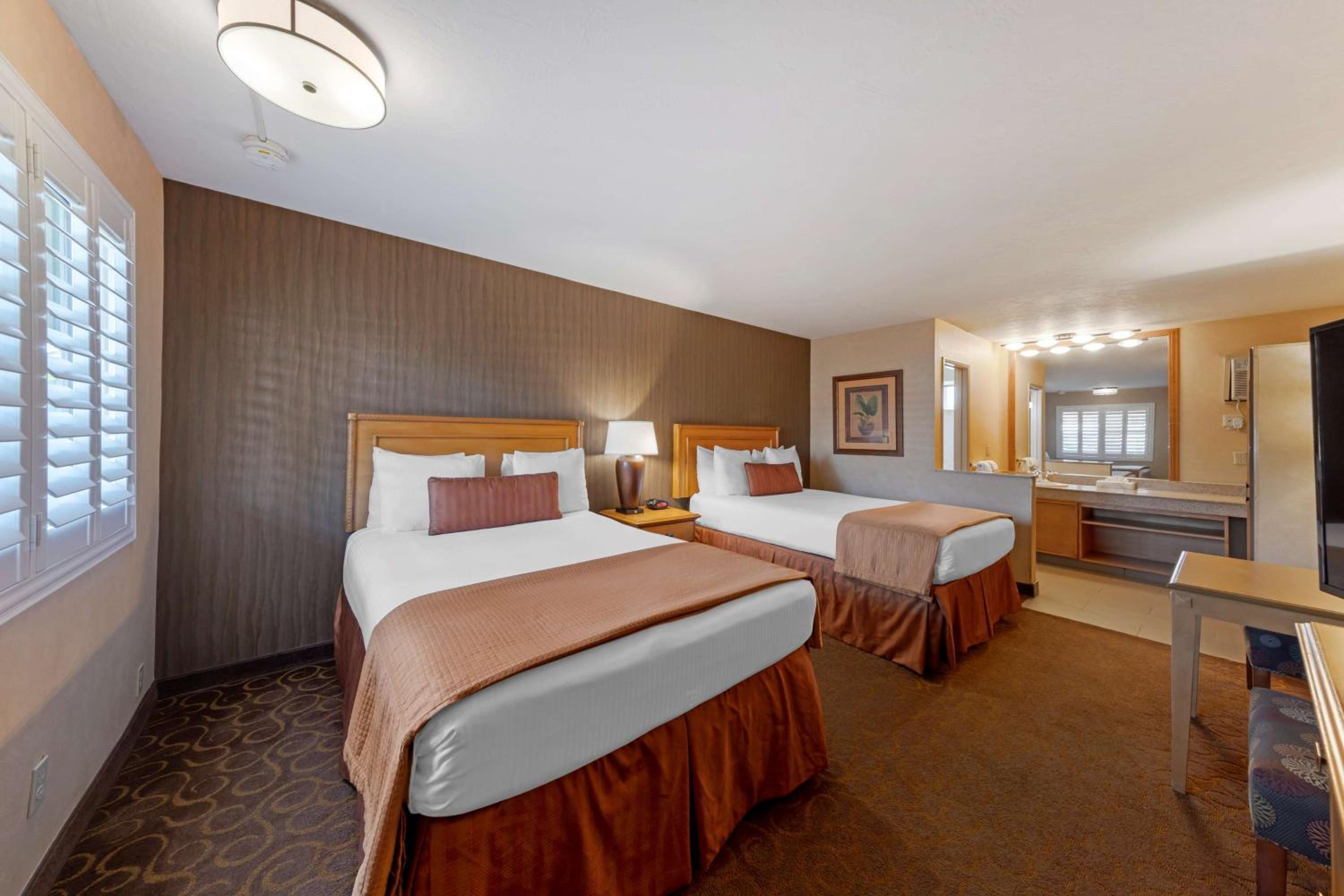 Double Room with Two Double Beds - Disability Access - Non-Smoking