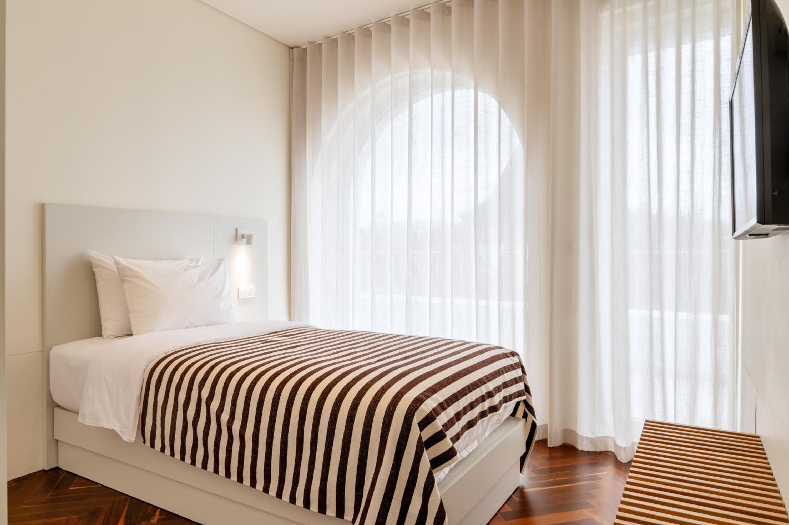 Superior Single/Double Apartment with Balcony and City View