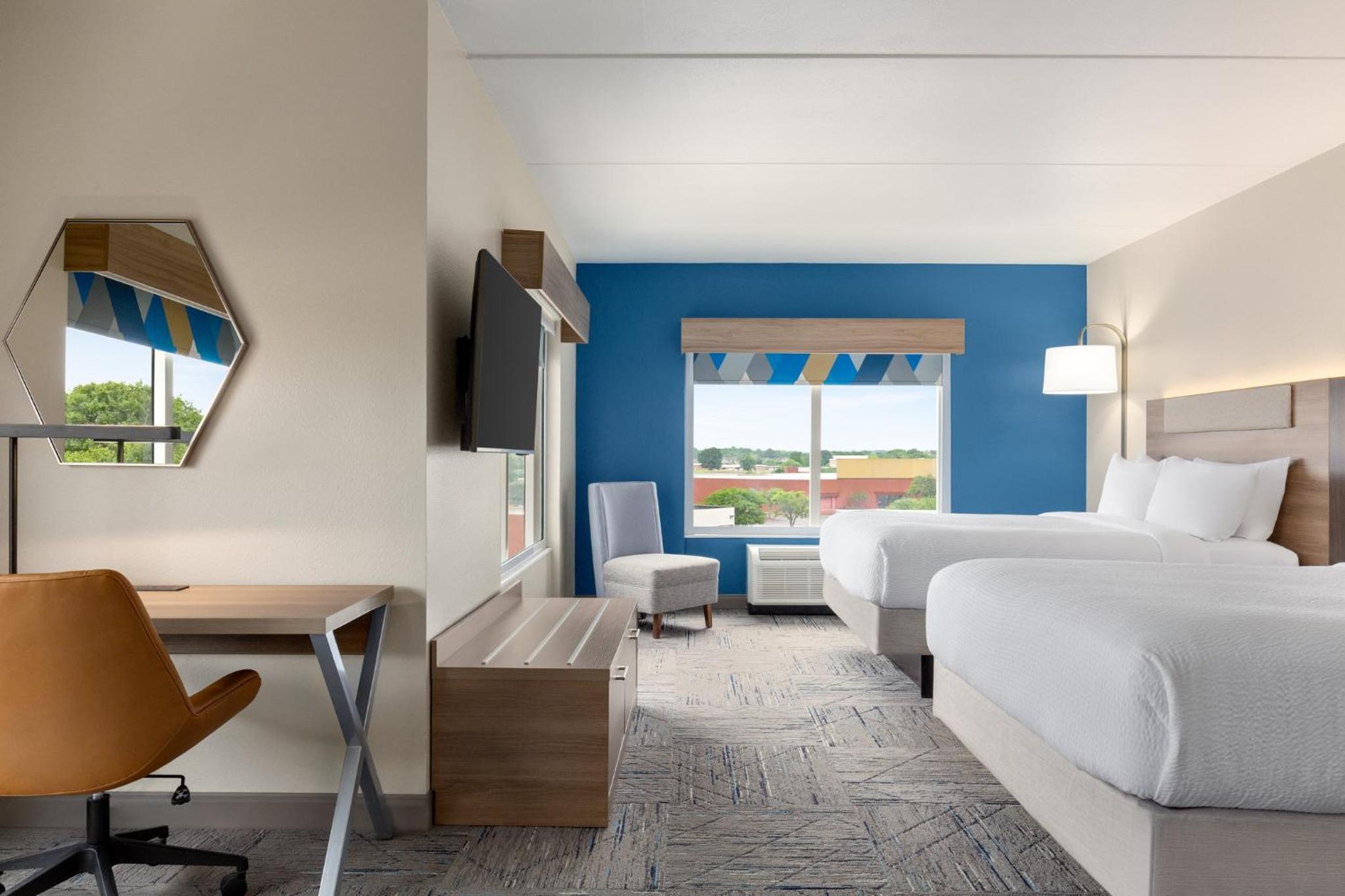 Queen Suite With Two Queen Beds