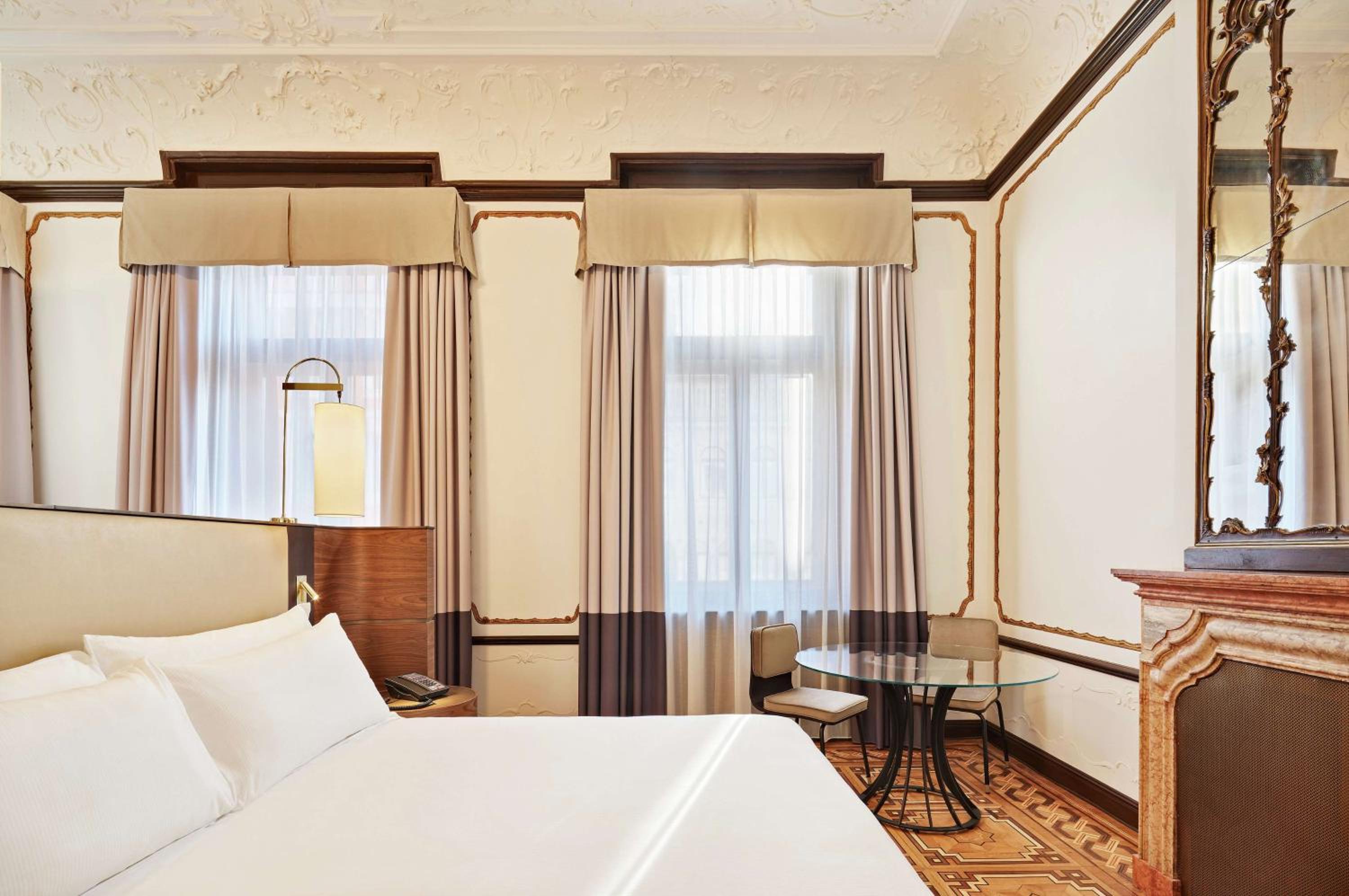 Historical Deluxe King Room