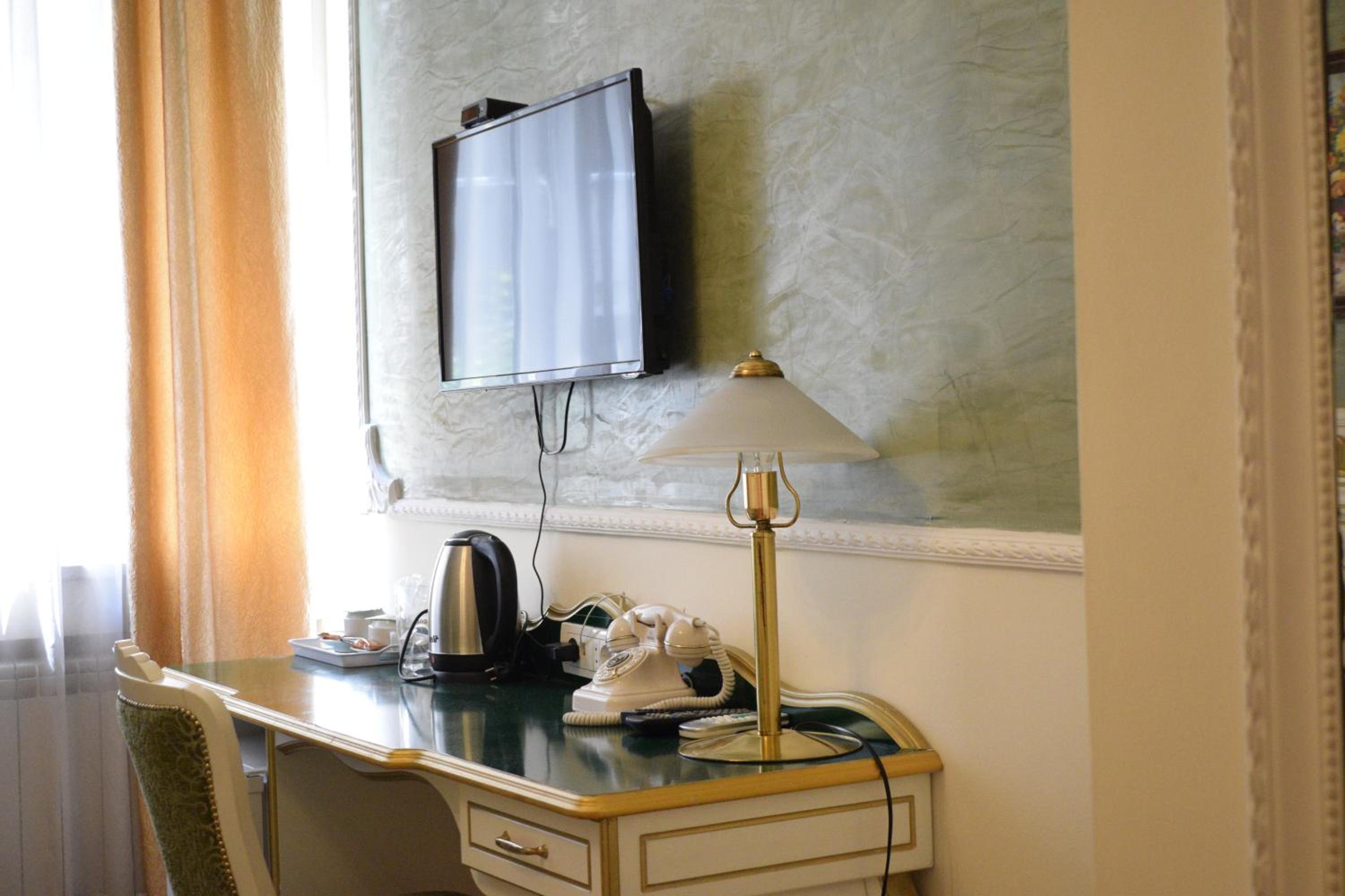 Queen's Suite
