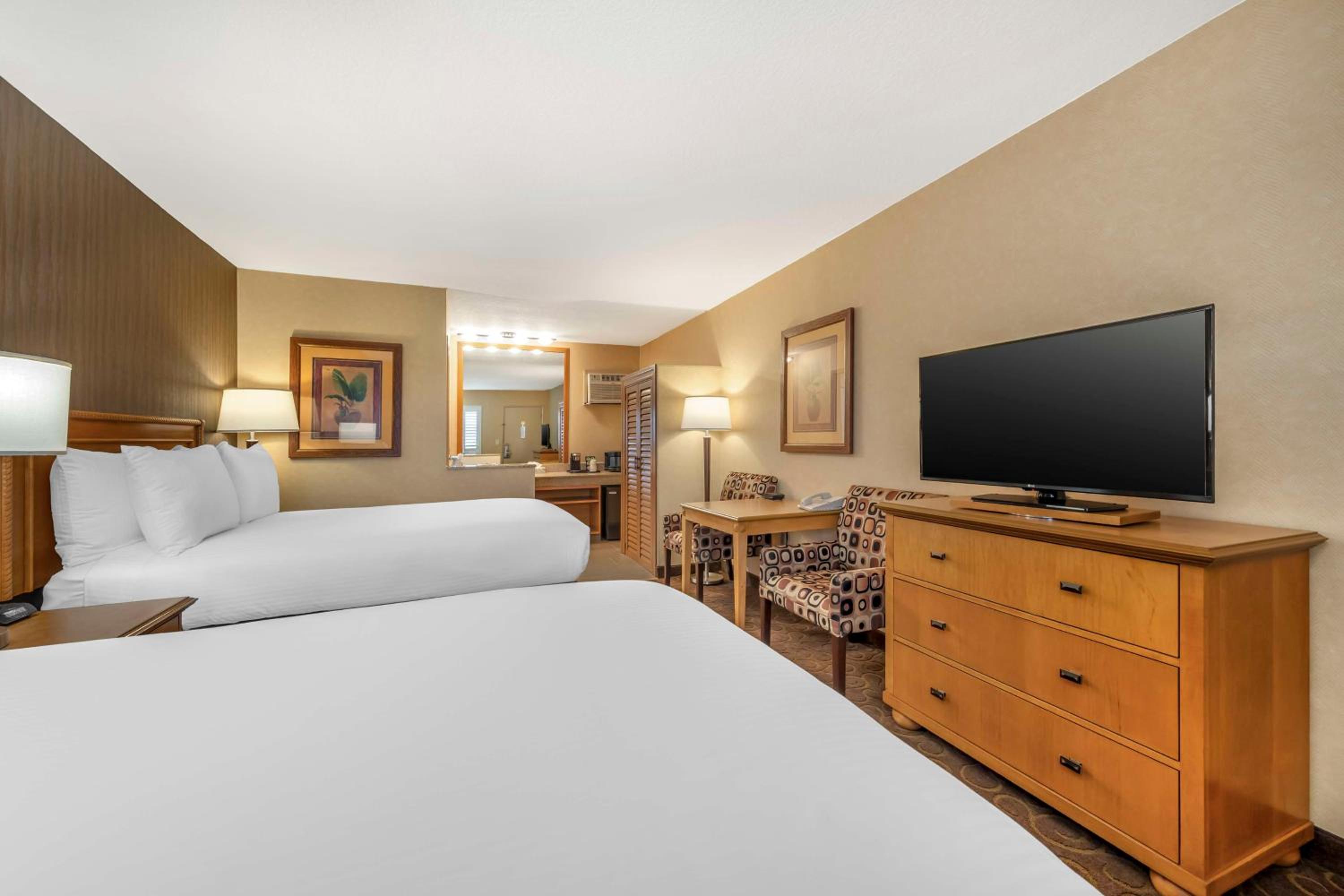 Queen Room with Two Queen Beds - Non-Smoking