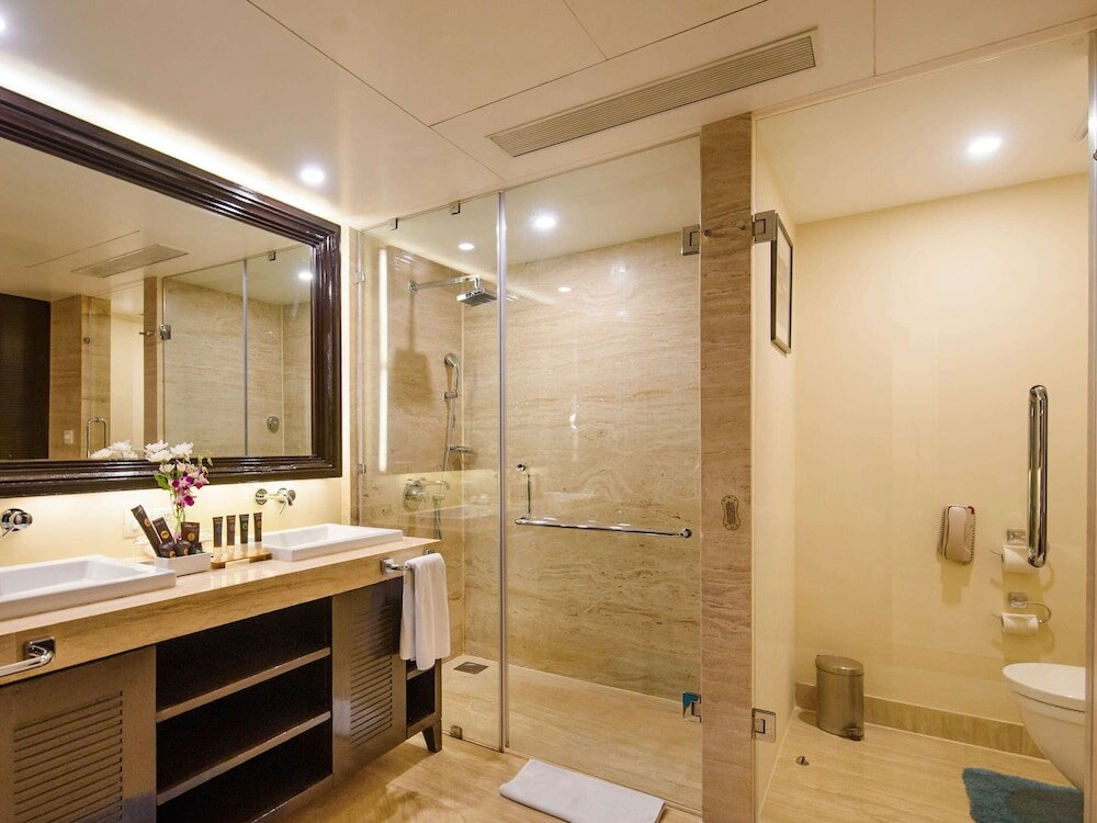 Suite, 1 King Bed (Prestige)