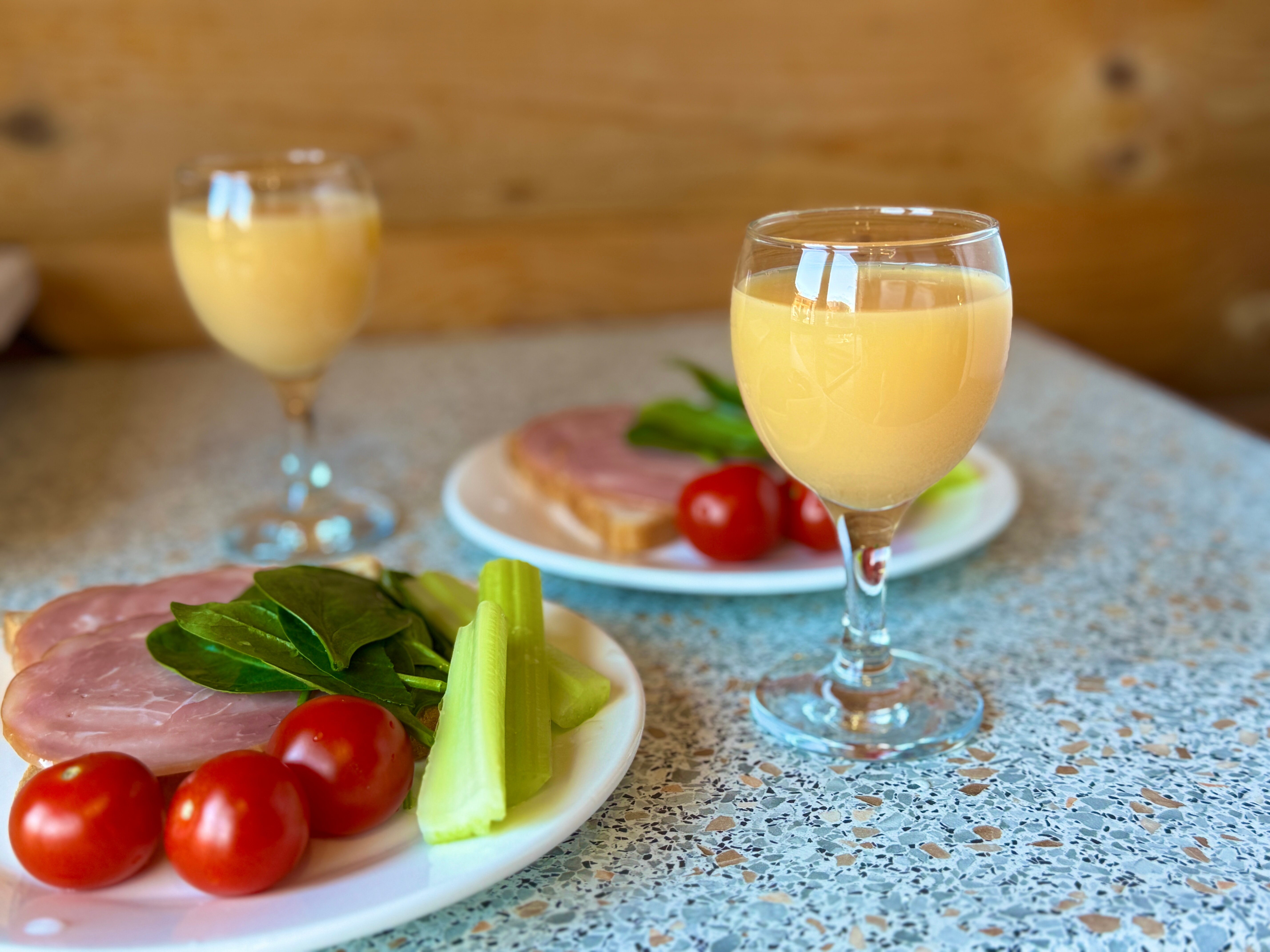 2-х комнатный 2-х этажный дом с мини-кухней и балконом