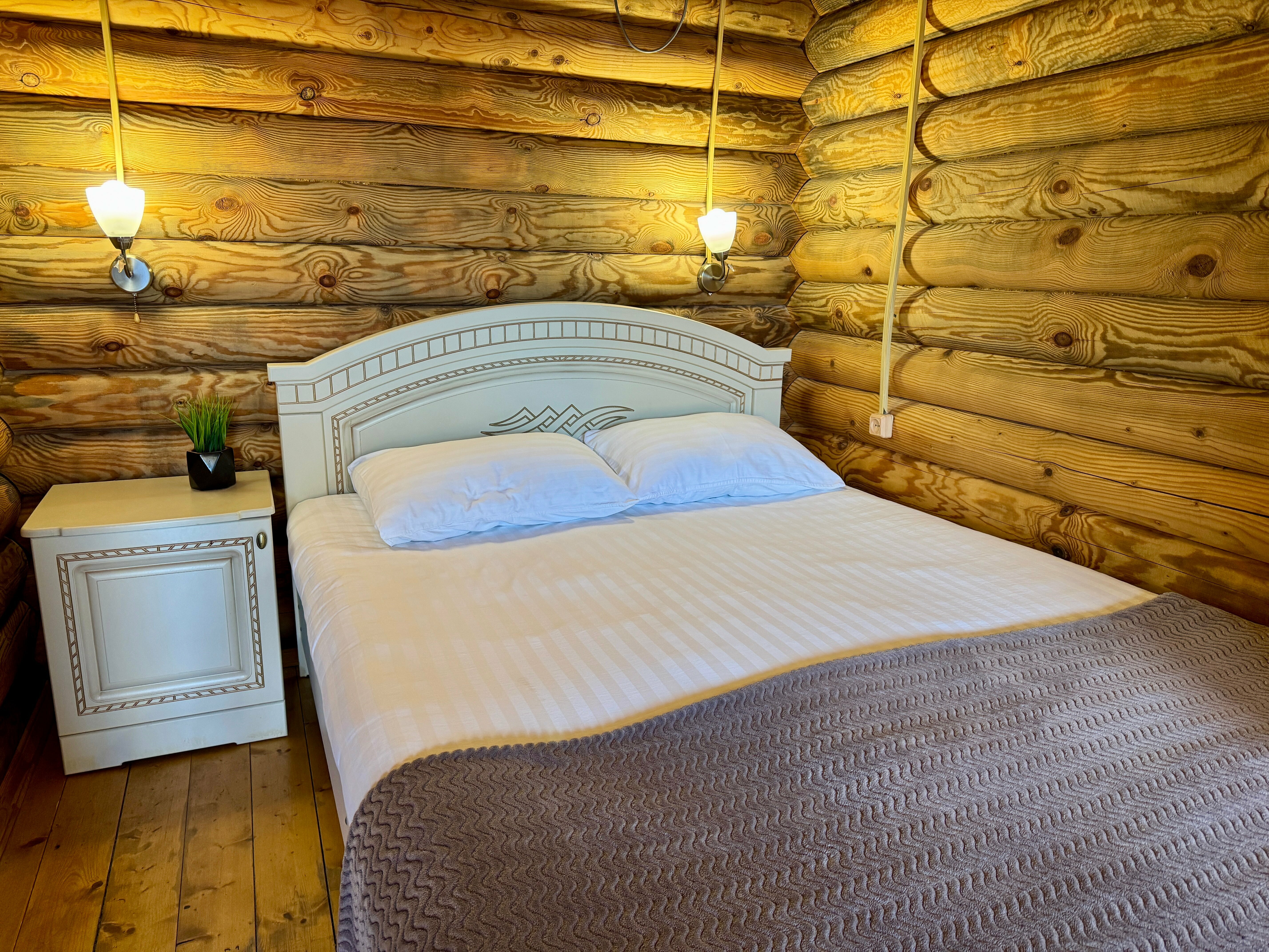 2-х комнатный 2-х этажный дом с мини-кухней и балконом