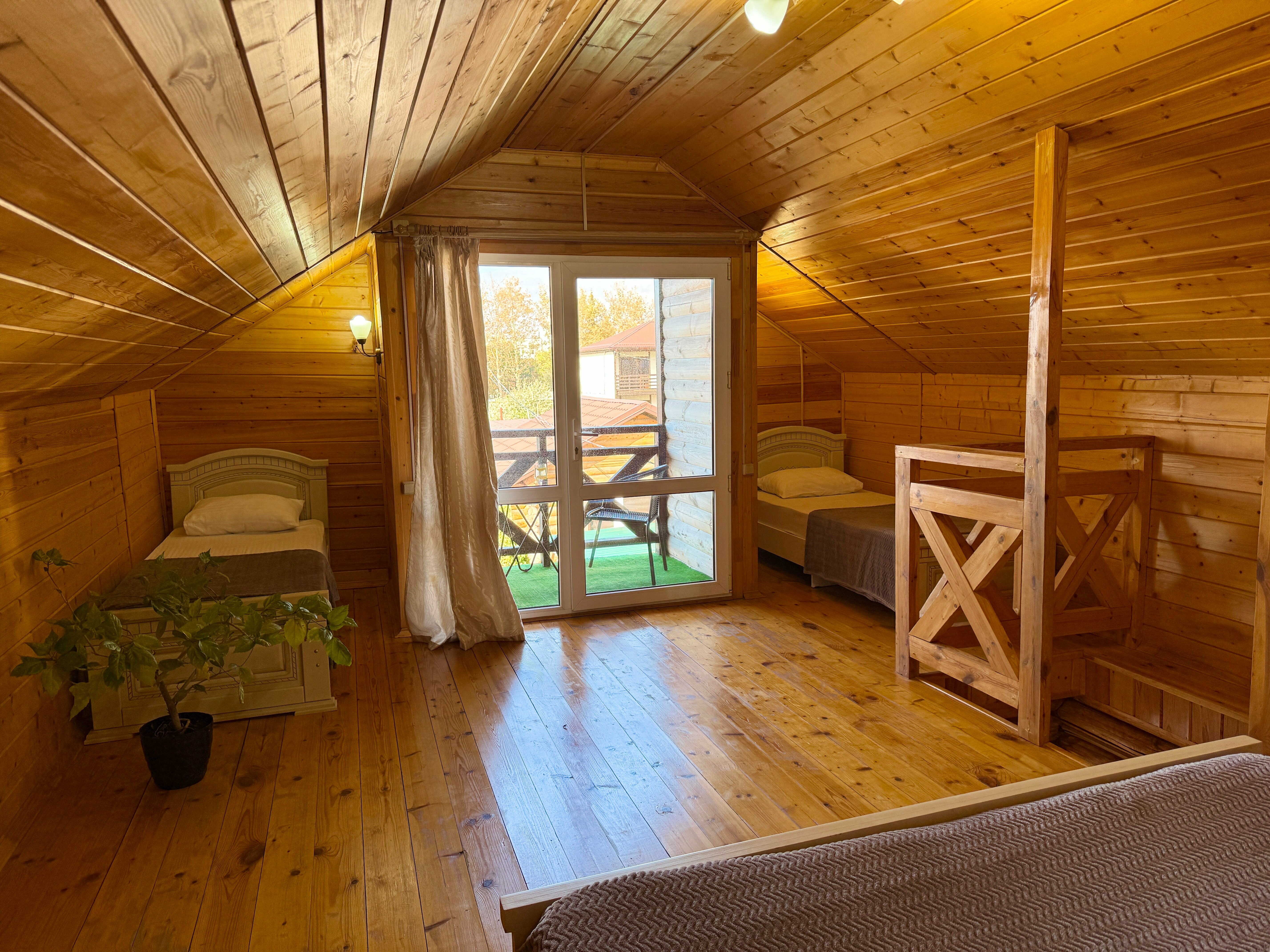 2-х комнатный 2-х этажный дом с балконом на 6-8 человек