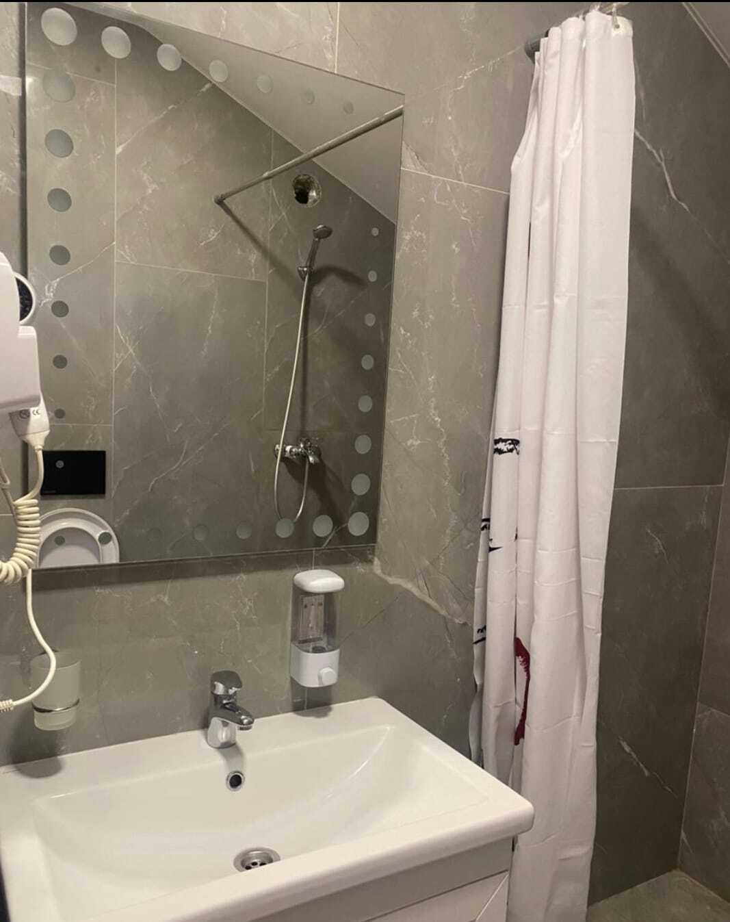 Cемейный номер с собственной ванной комнатой