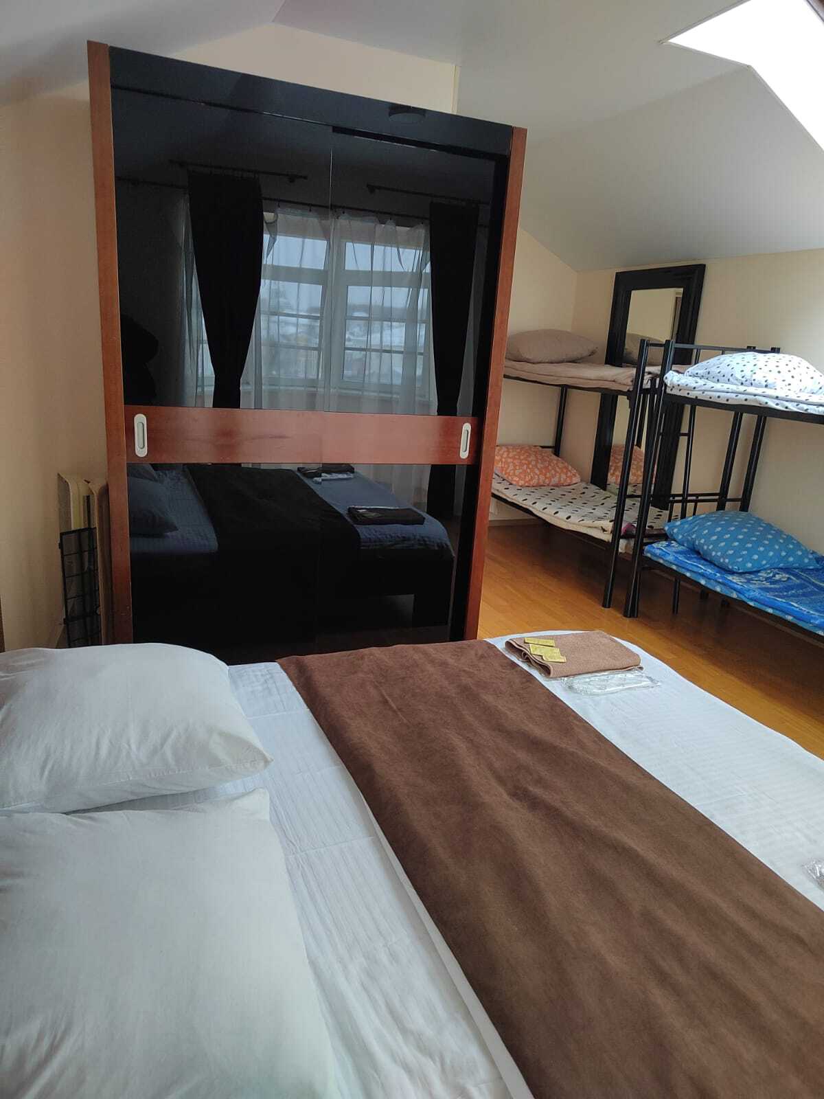 Cемейный номер с собственной ванной комнатой