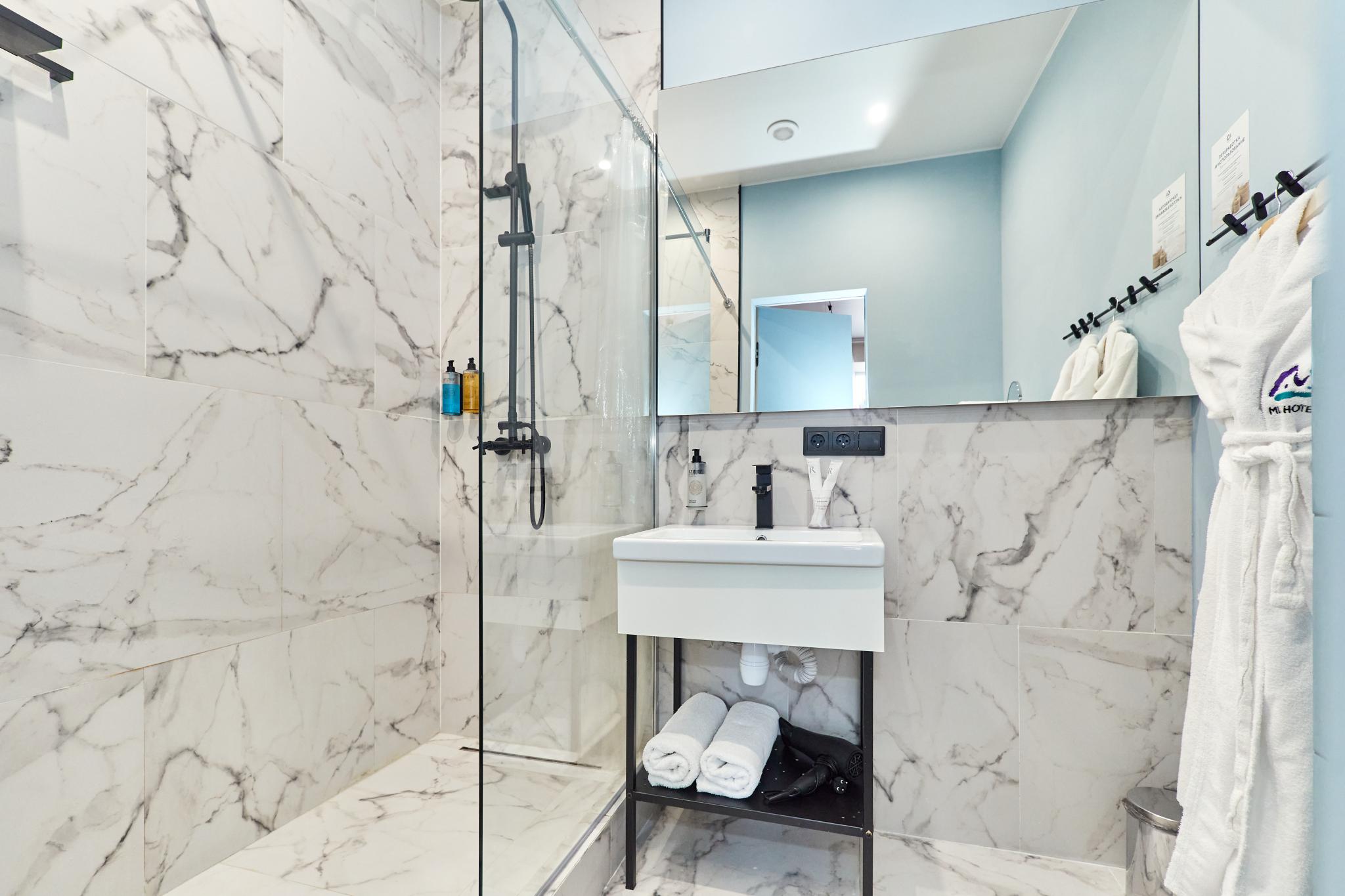 Бюджетный номер с видом на крышу