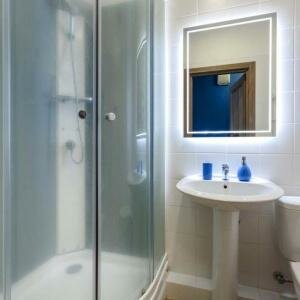 713 Стандарт двухместный (1 кровать)