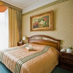 Номер 1-ой категории с видом на холм